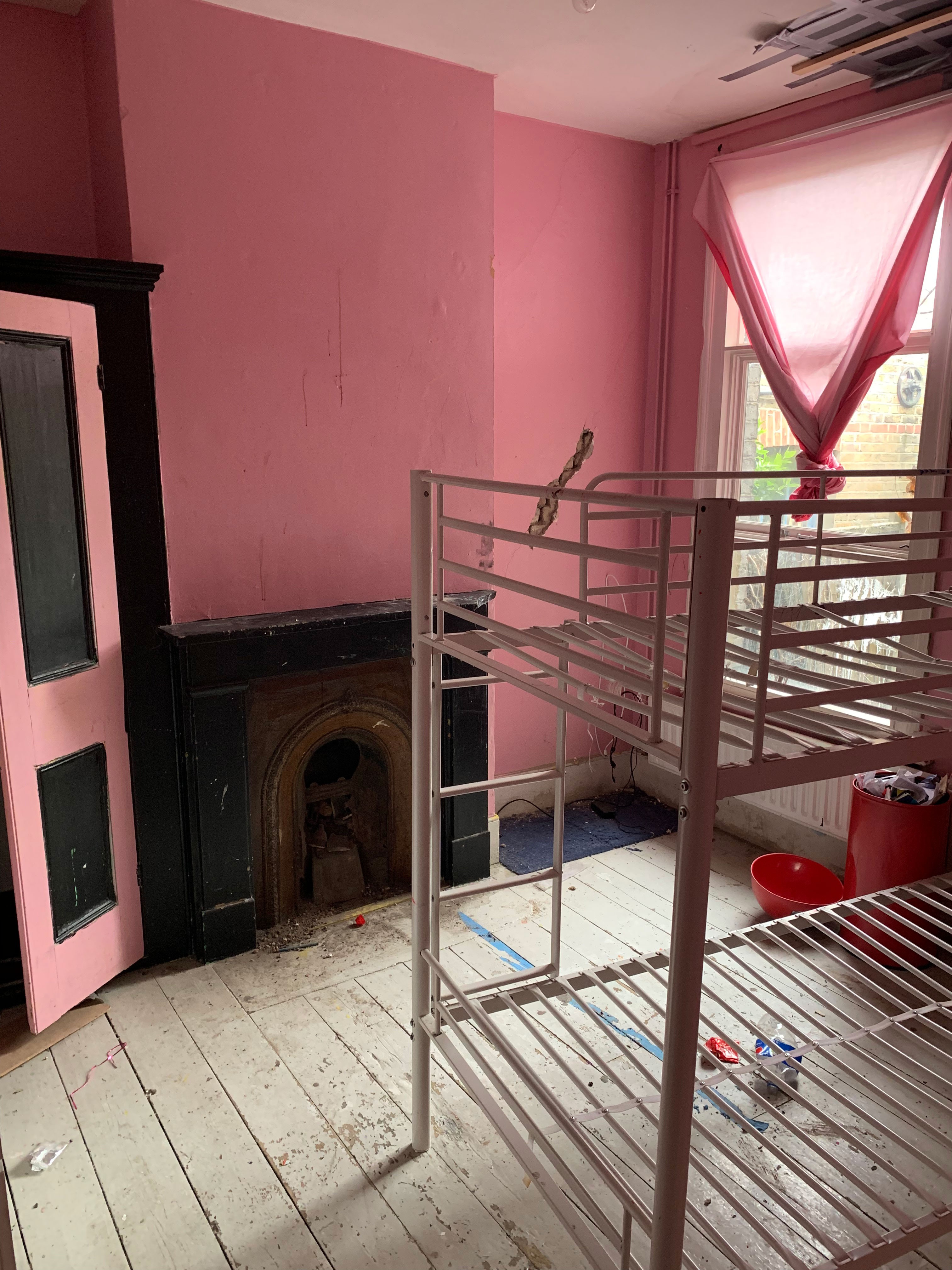 VACANT - Freehold Mid Terrace House