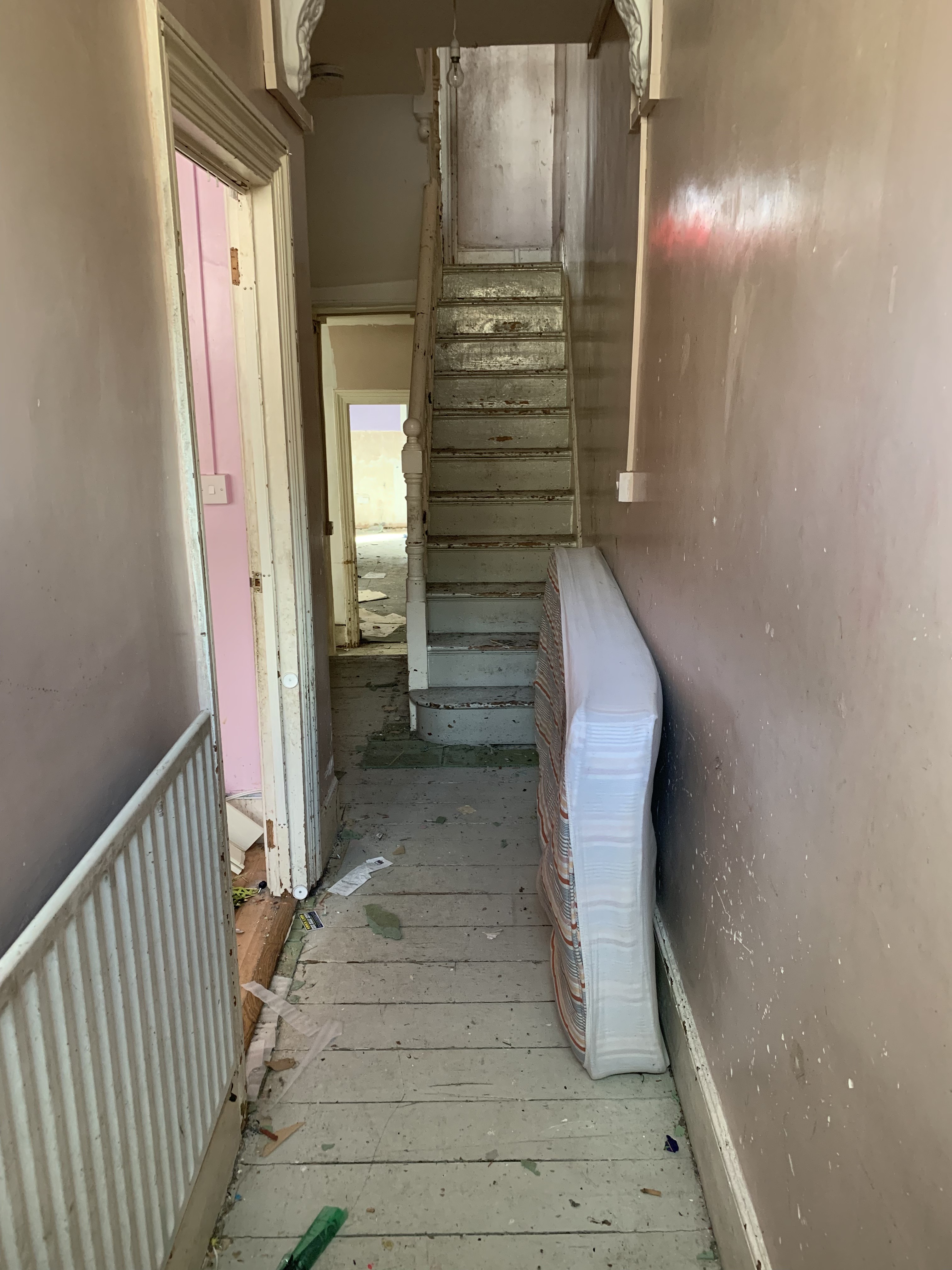 VACANT - Freehold Mid Terrace House