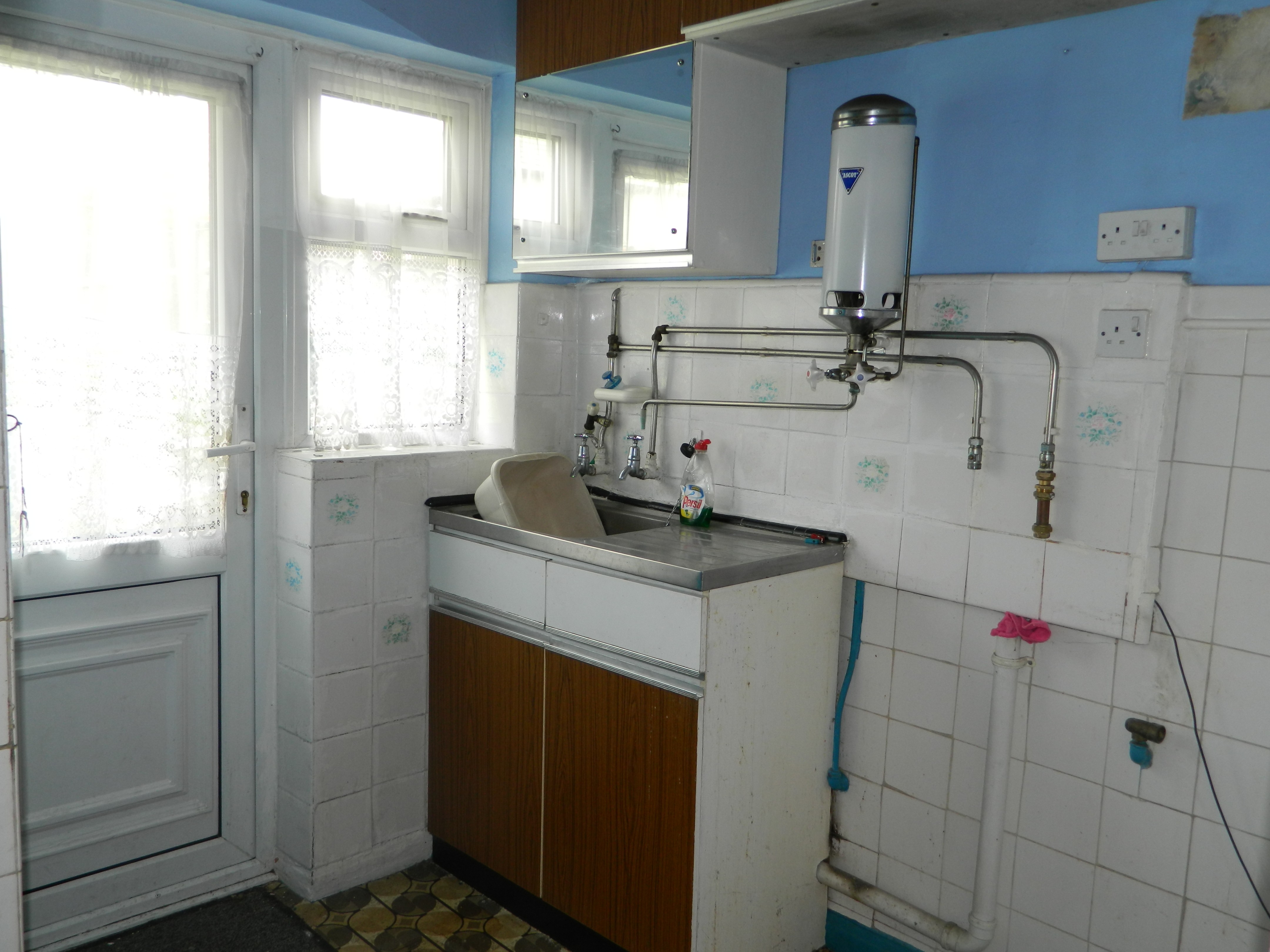 VACANT - Freehold Mid Terrace House