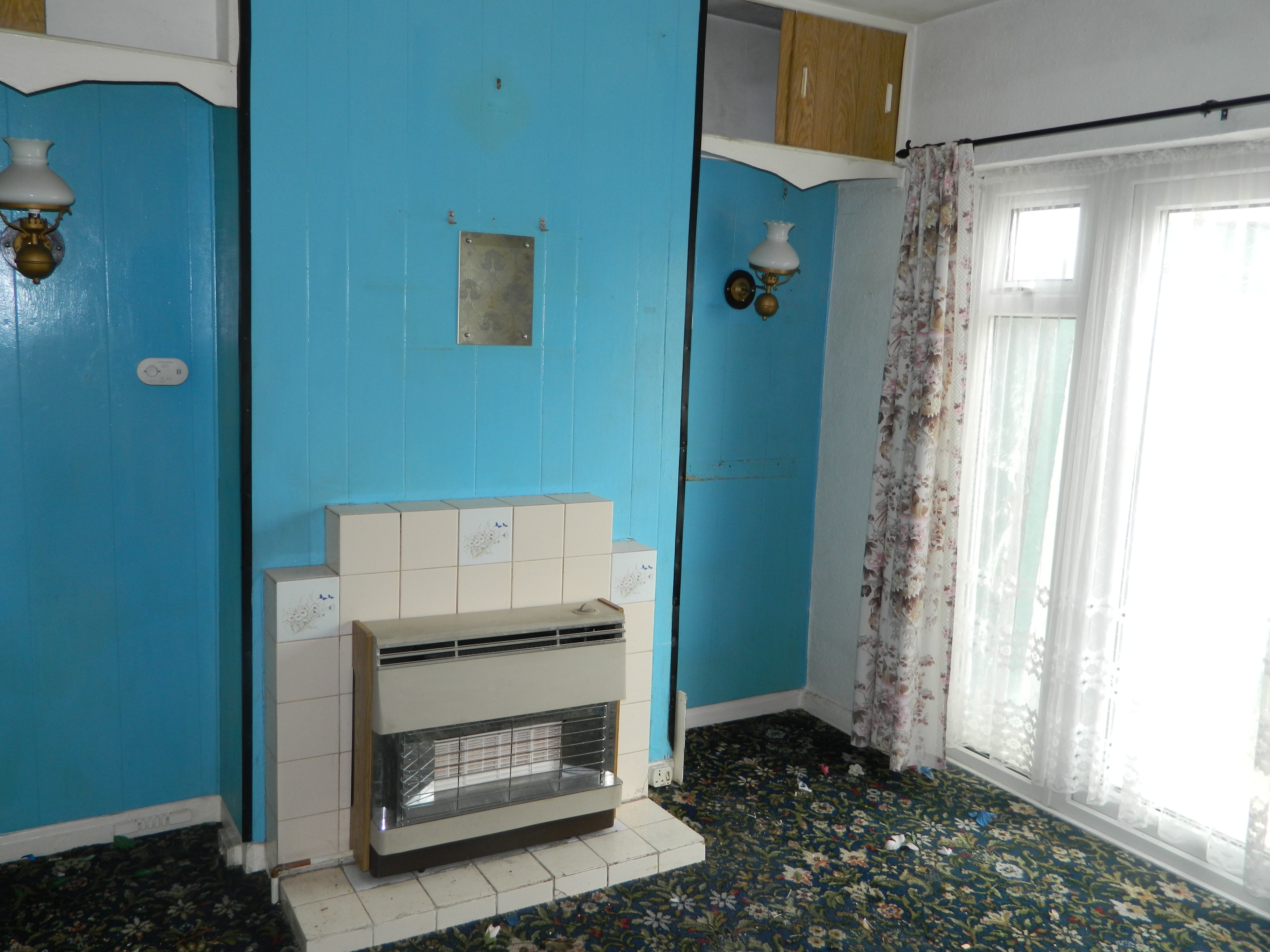 VACANT - Freehold Mid Terrace House