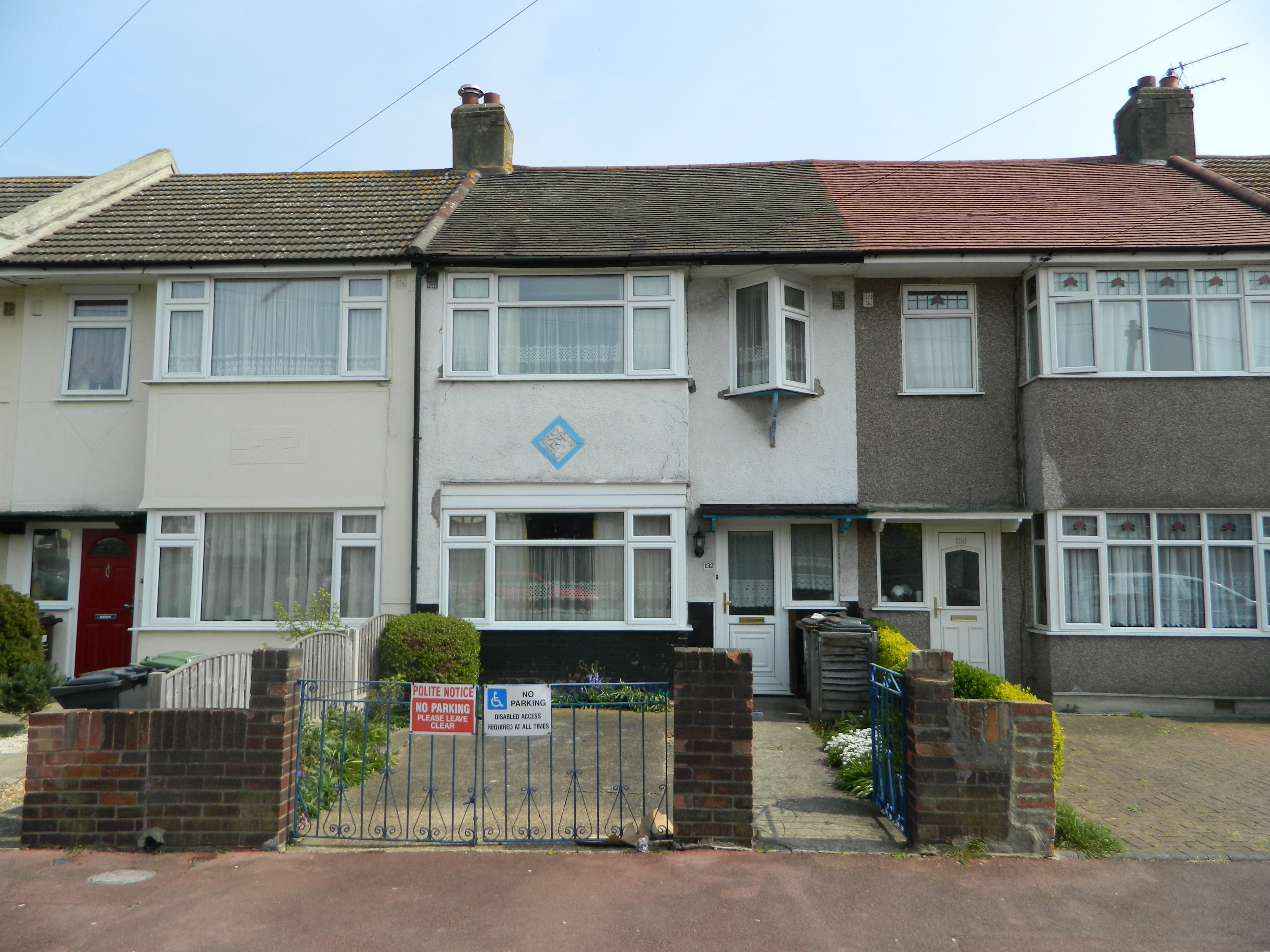 VACANT - Freehold Mid Terrace House