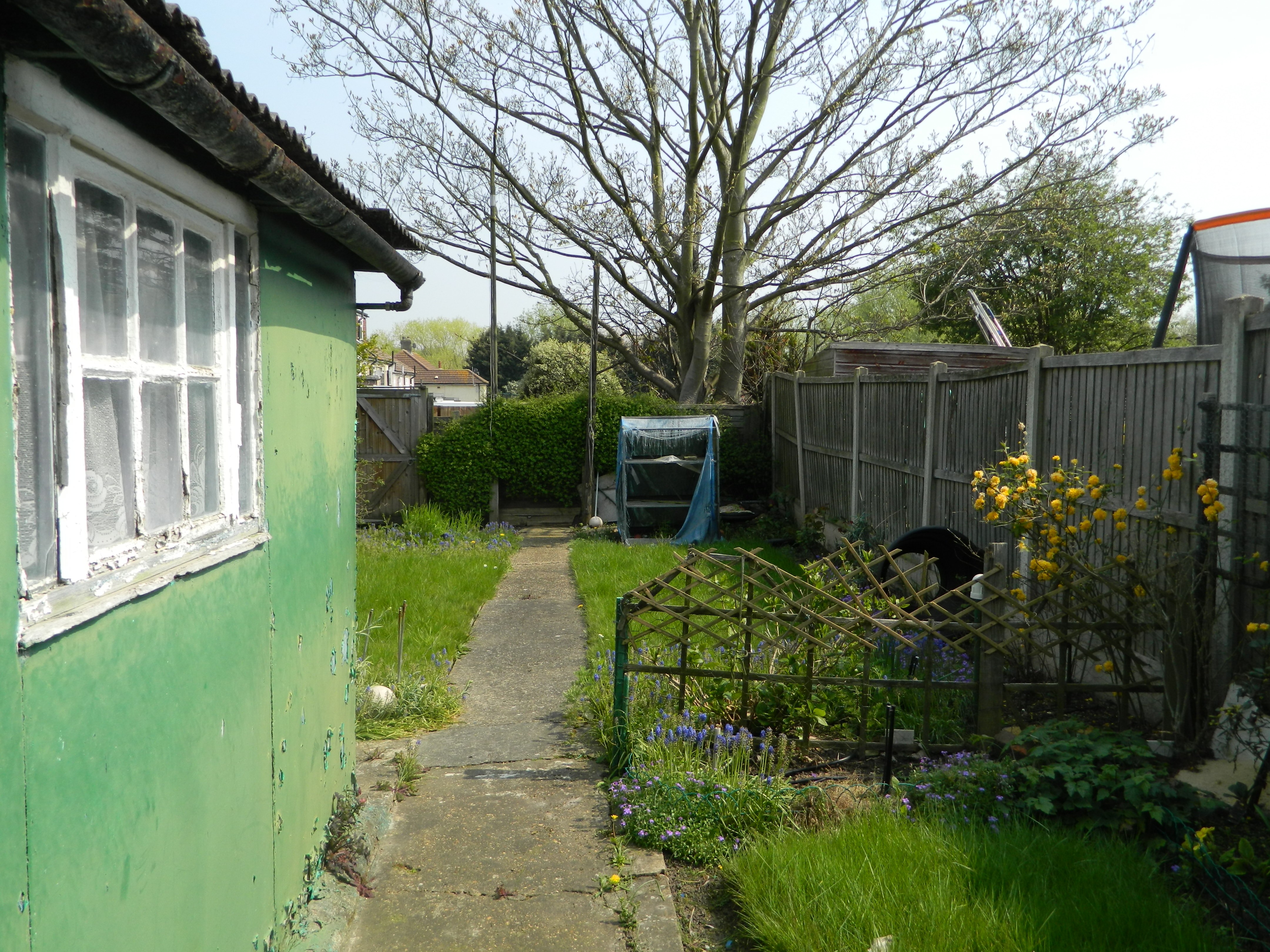 VACANT - Freehold Mid Terrace House