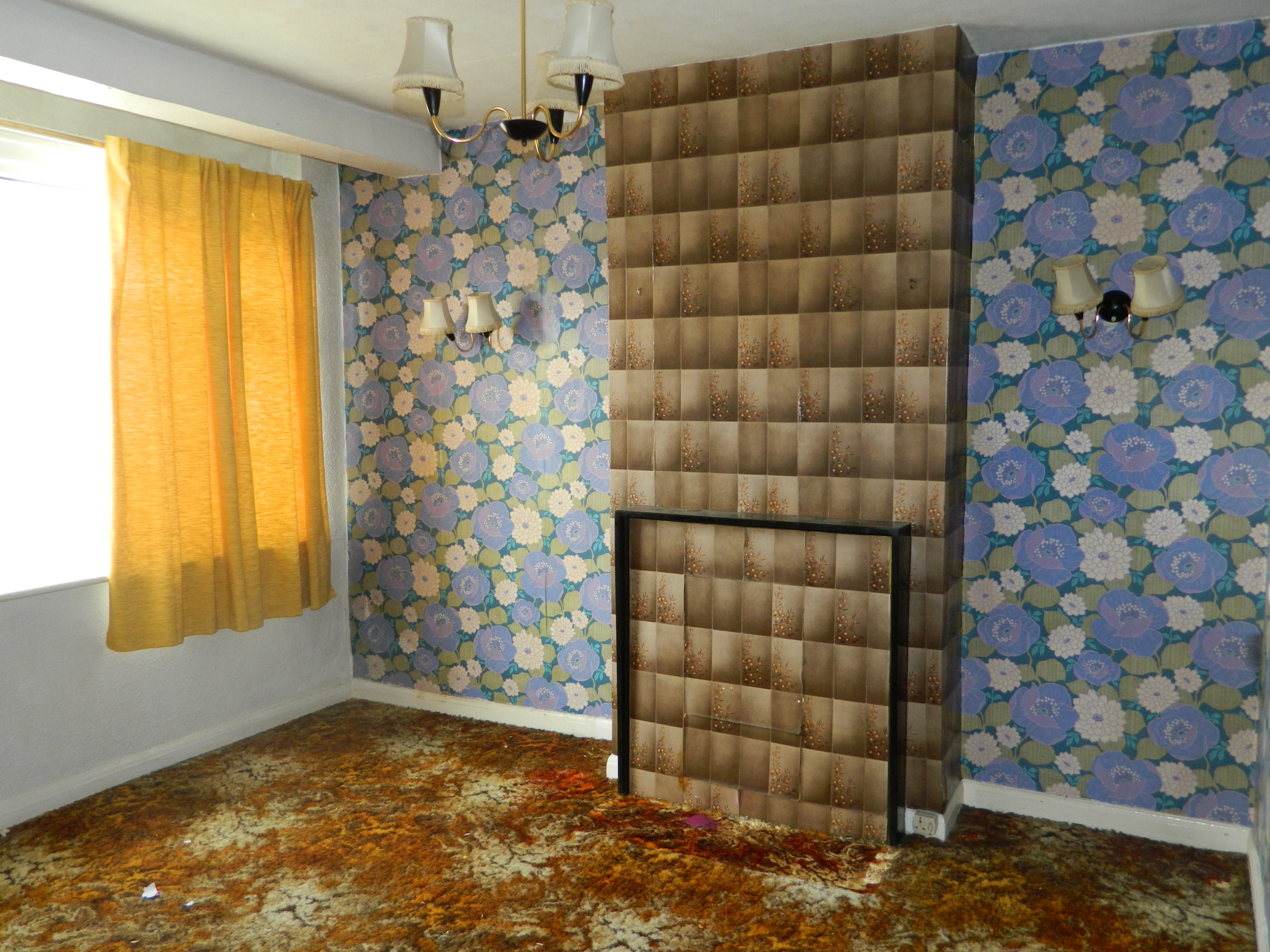 VACANT - Freehold Mid Terrace House