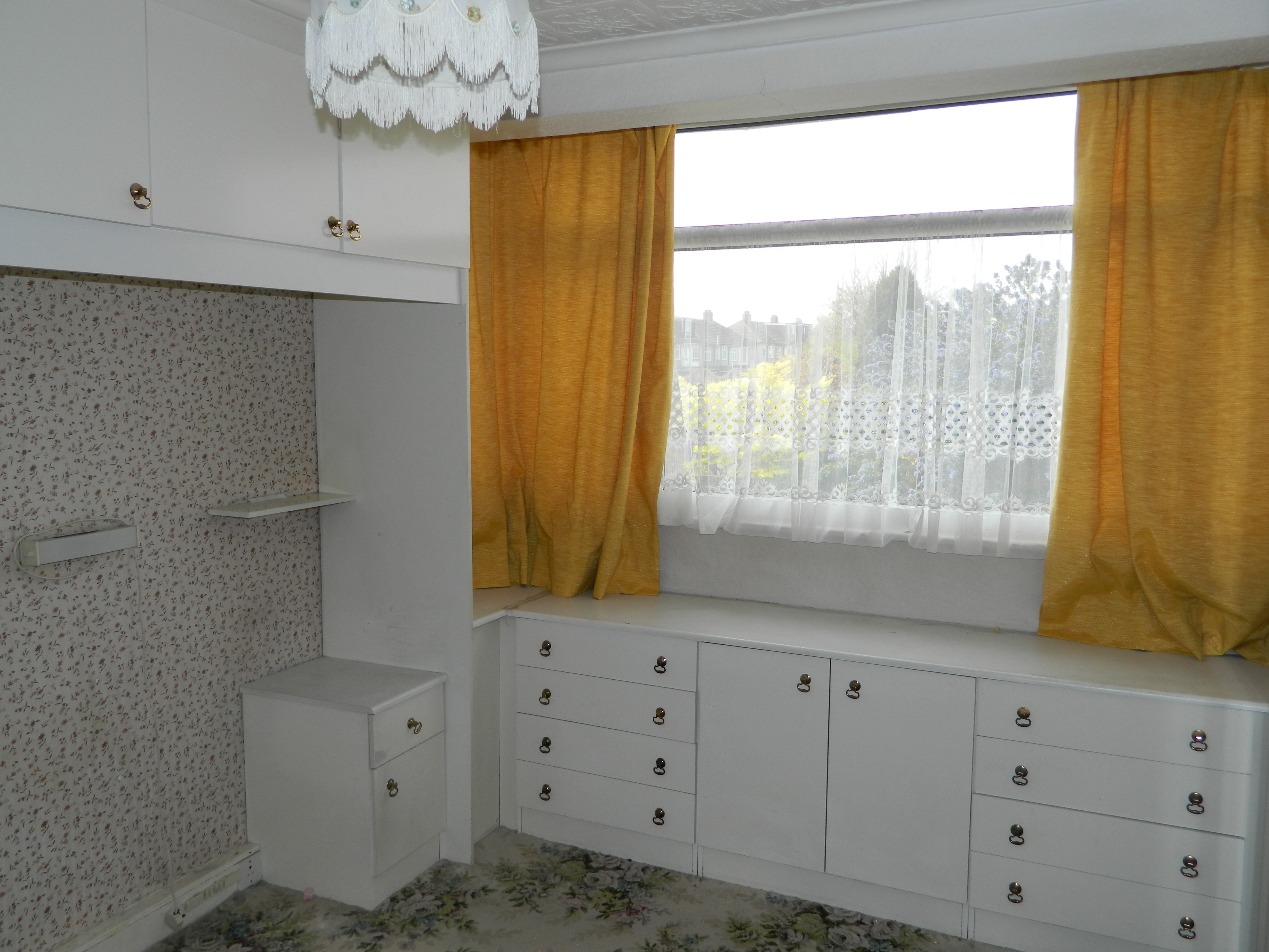 VACANT - Freehold Mid Terrace House