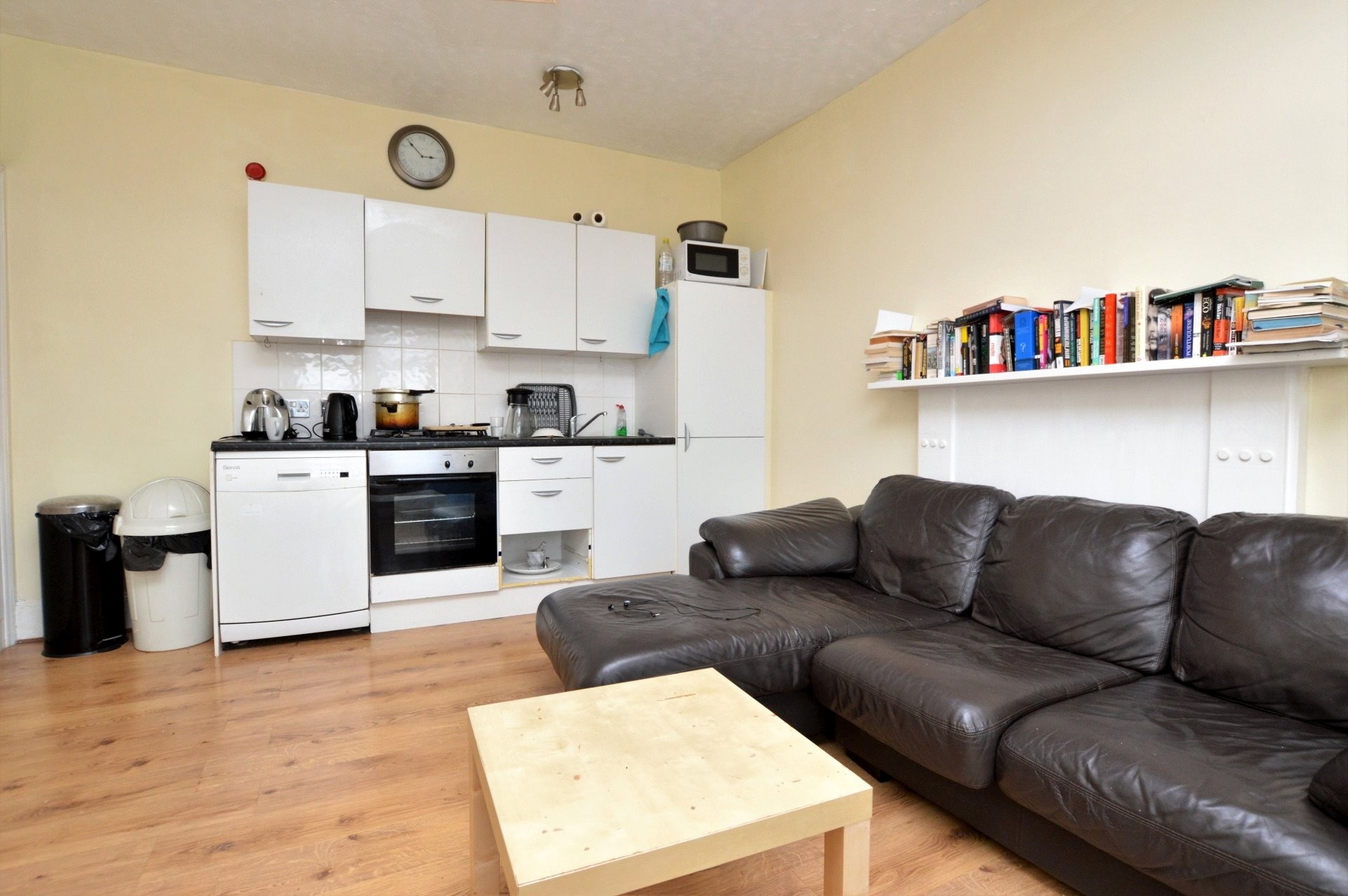 INVESTMENT/PART VACANT - Freehold Mid Terrace Building