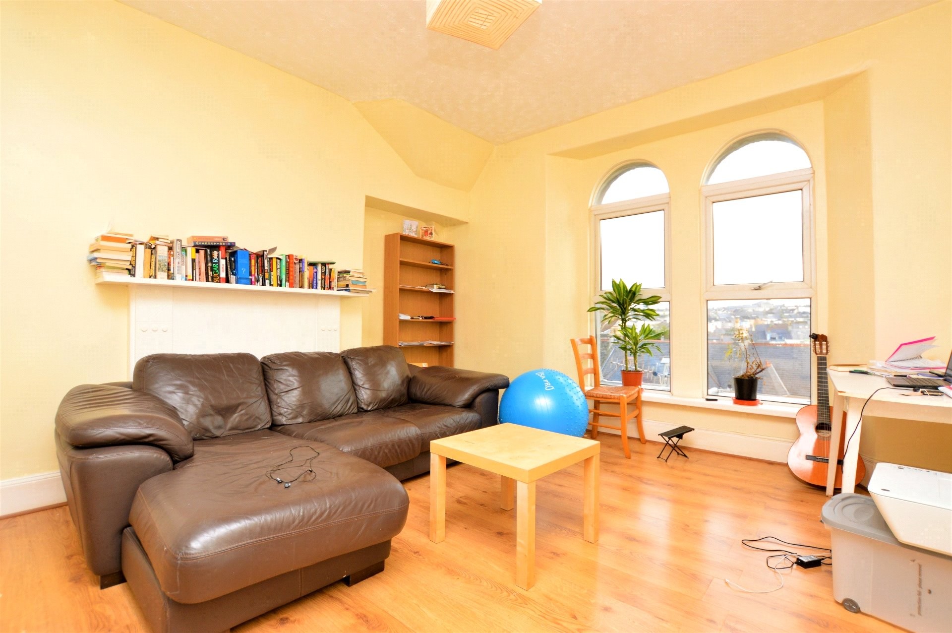 INVESTMENT/PART VACANT - Freehold Mid Terrace Building