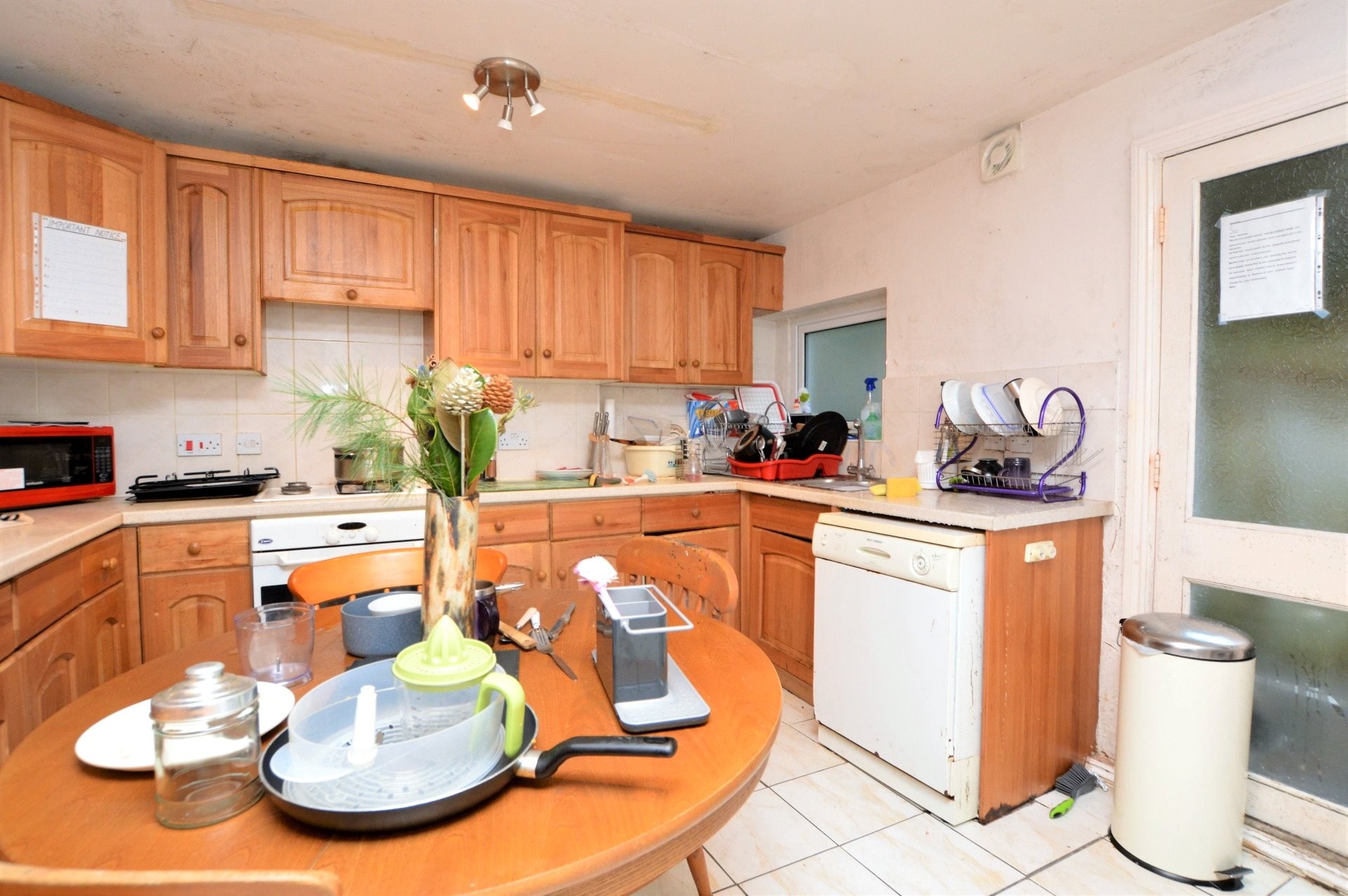 INVESTMENT/PART VACANT - Freehold Mid Terrace Building