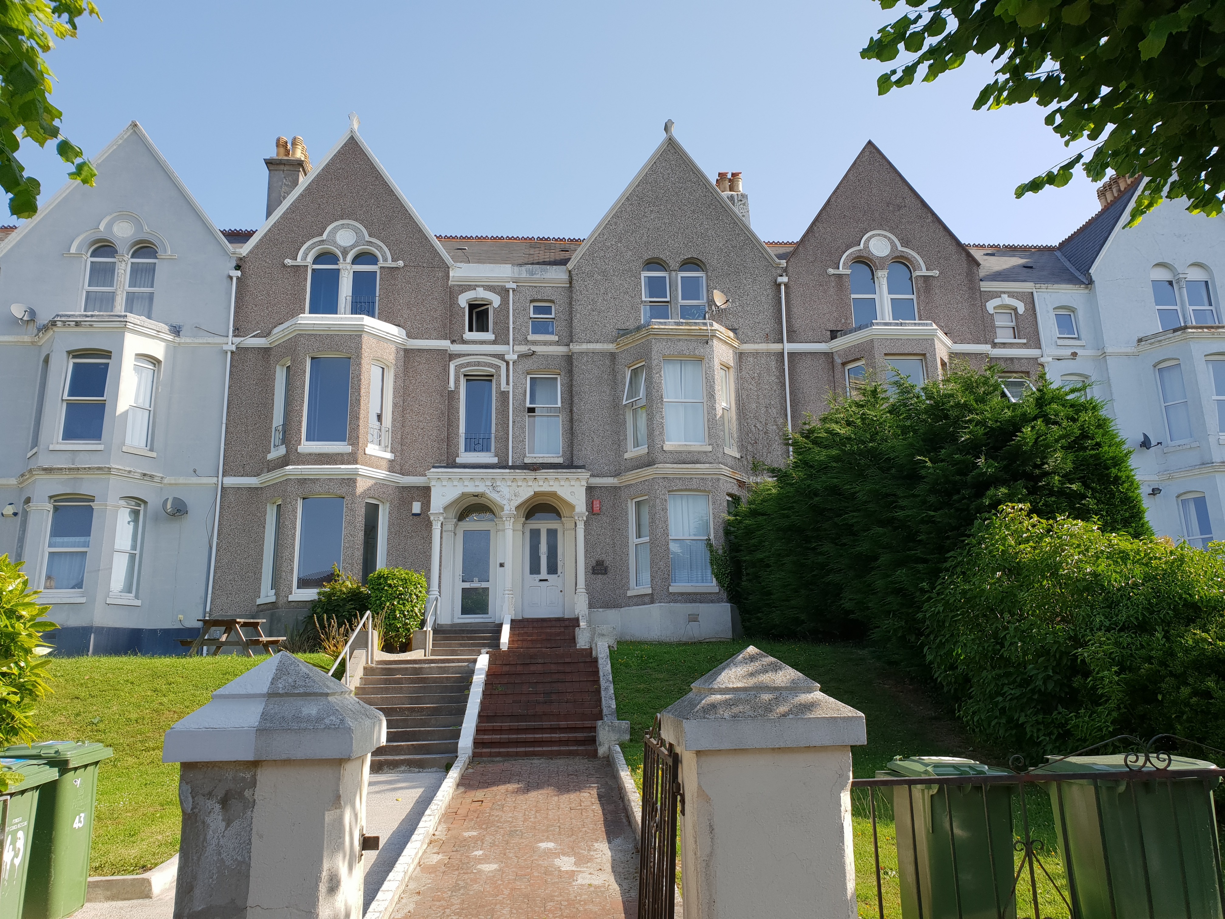 INVESTMENT/PART VACANT - Freehold Mid Terrace Building