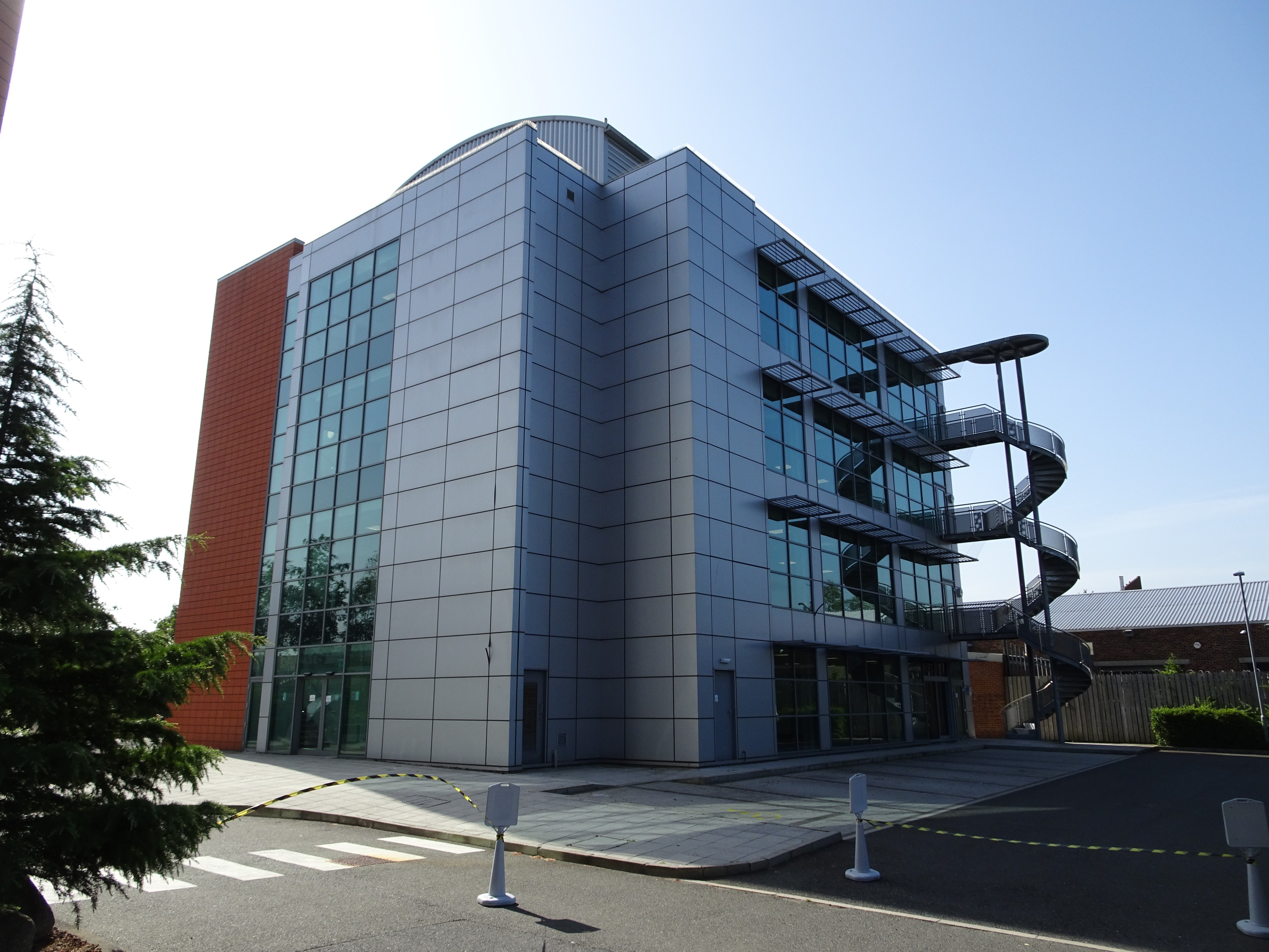 VACANT - Freehold Former Office Building with Planning 