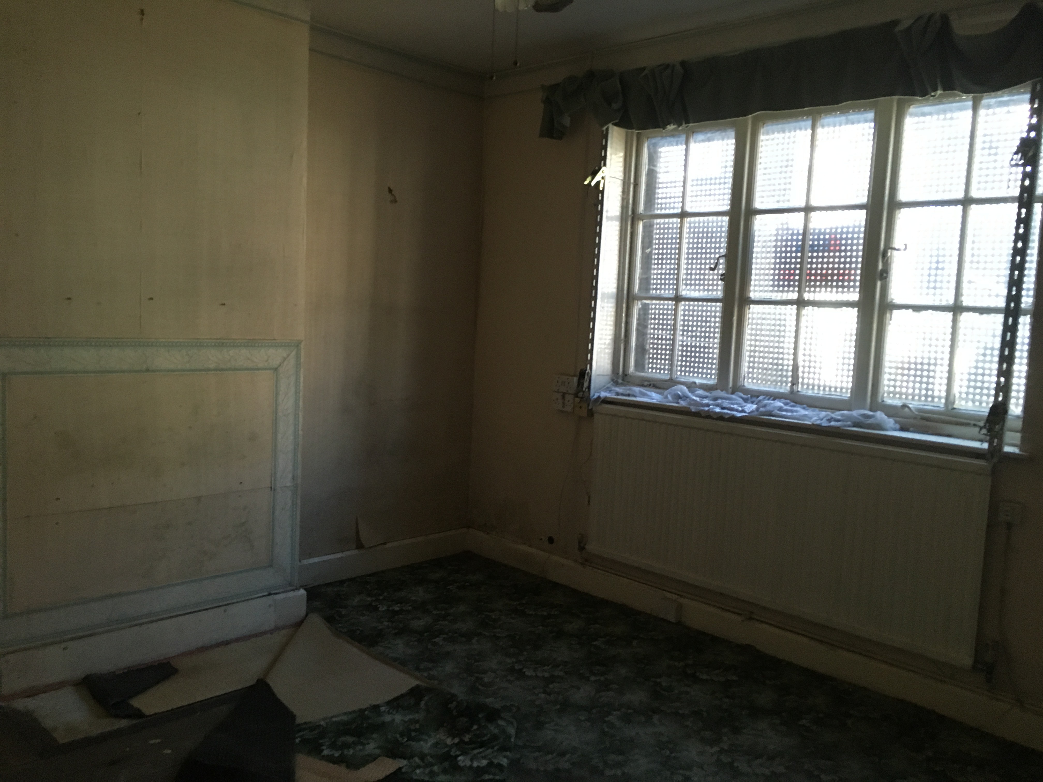 VACANT - Freehold End of Terrace House