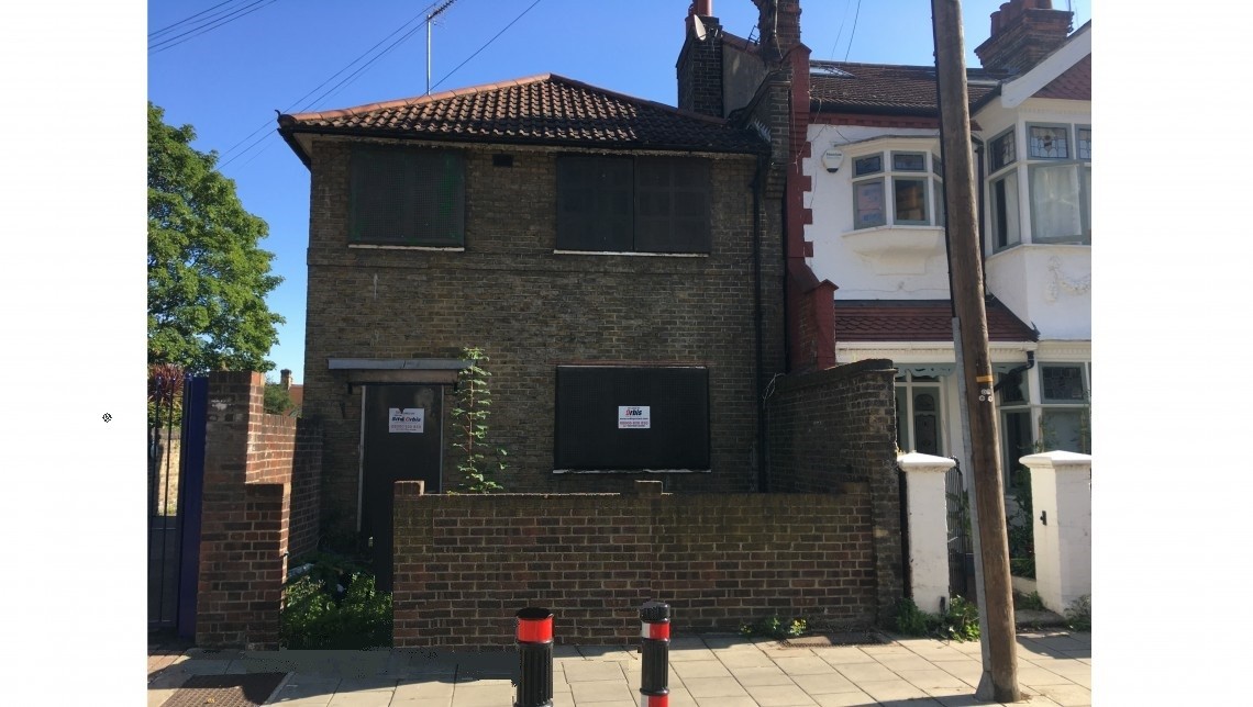VACANT - Freehold End of Terrace House