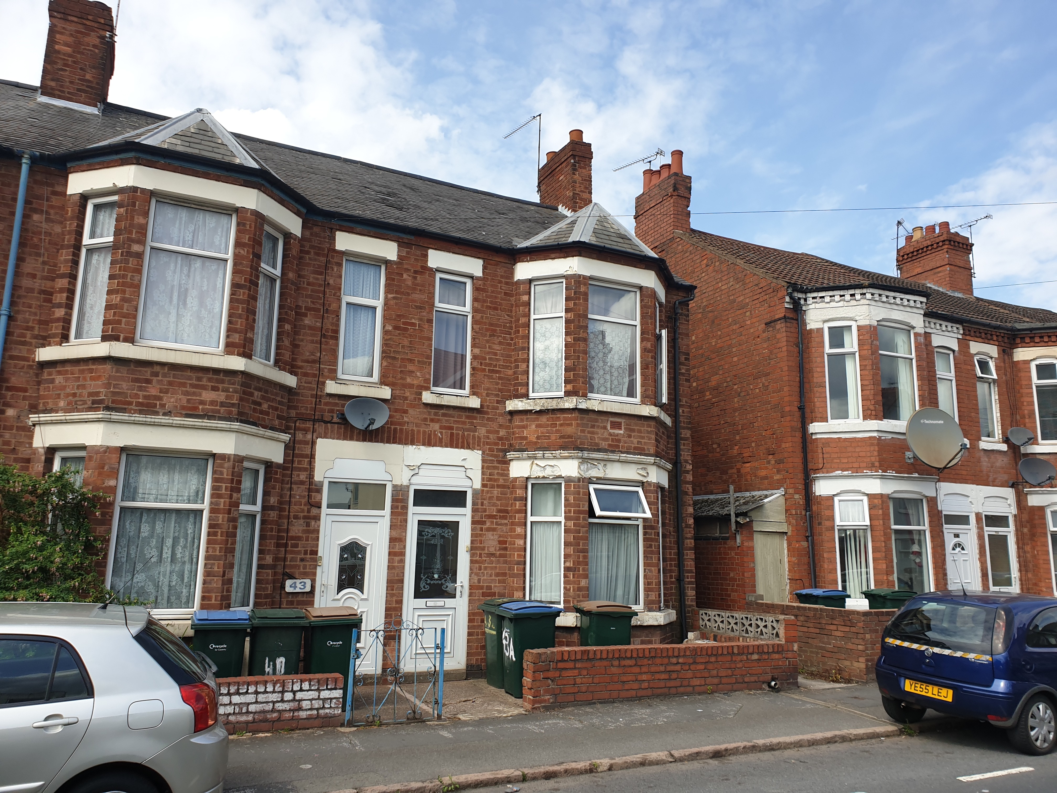 INVESTMENT - Freehold End of Terrace House