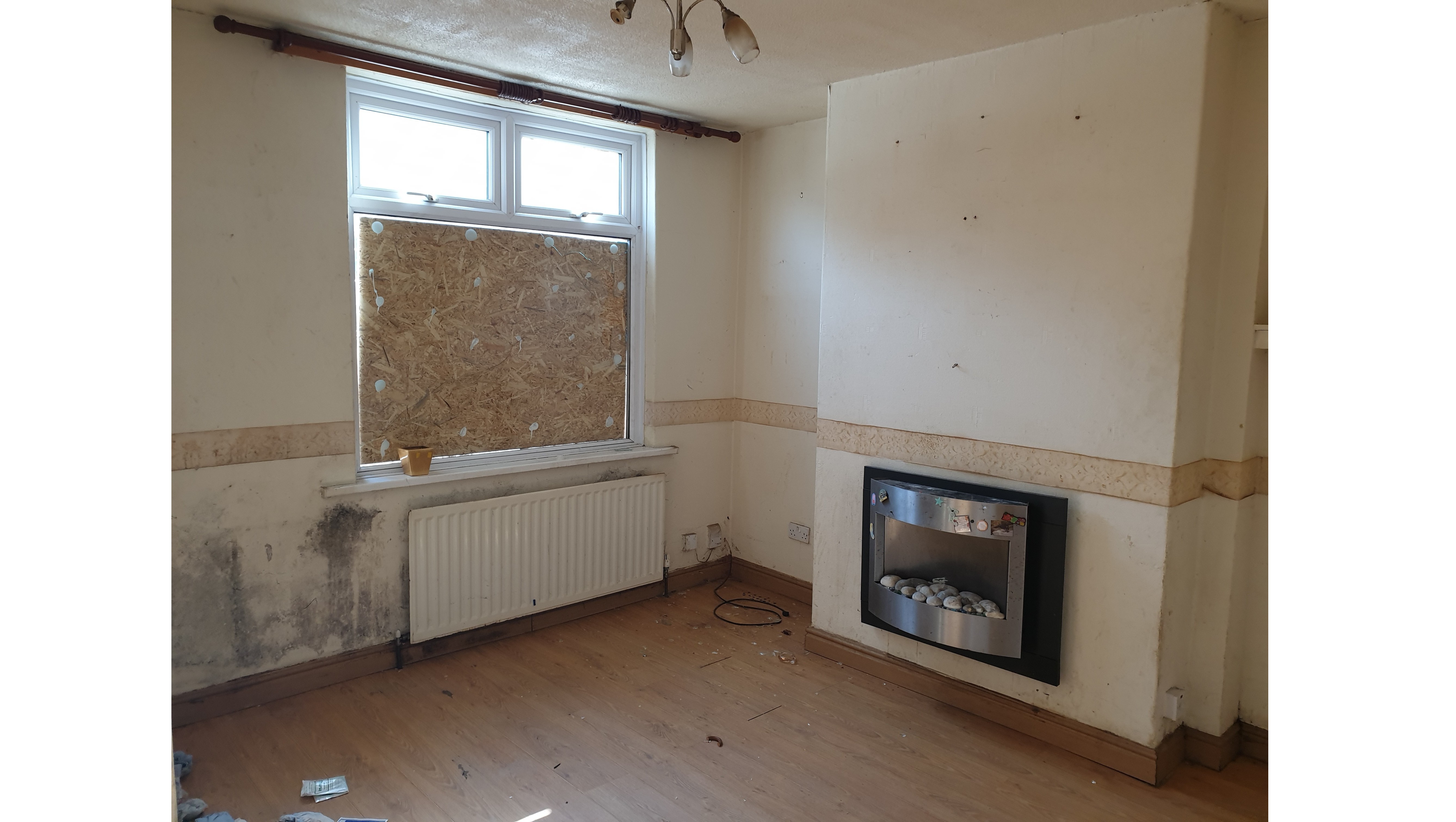 VACANT - Freehold Mid Terrace House 
