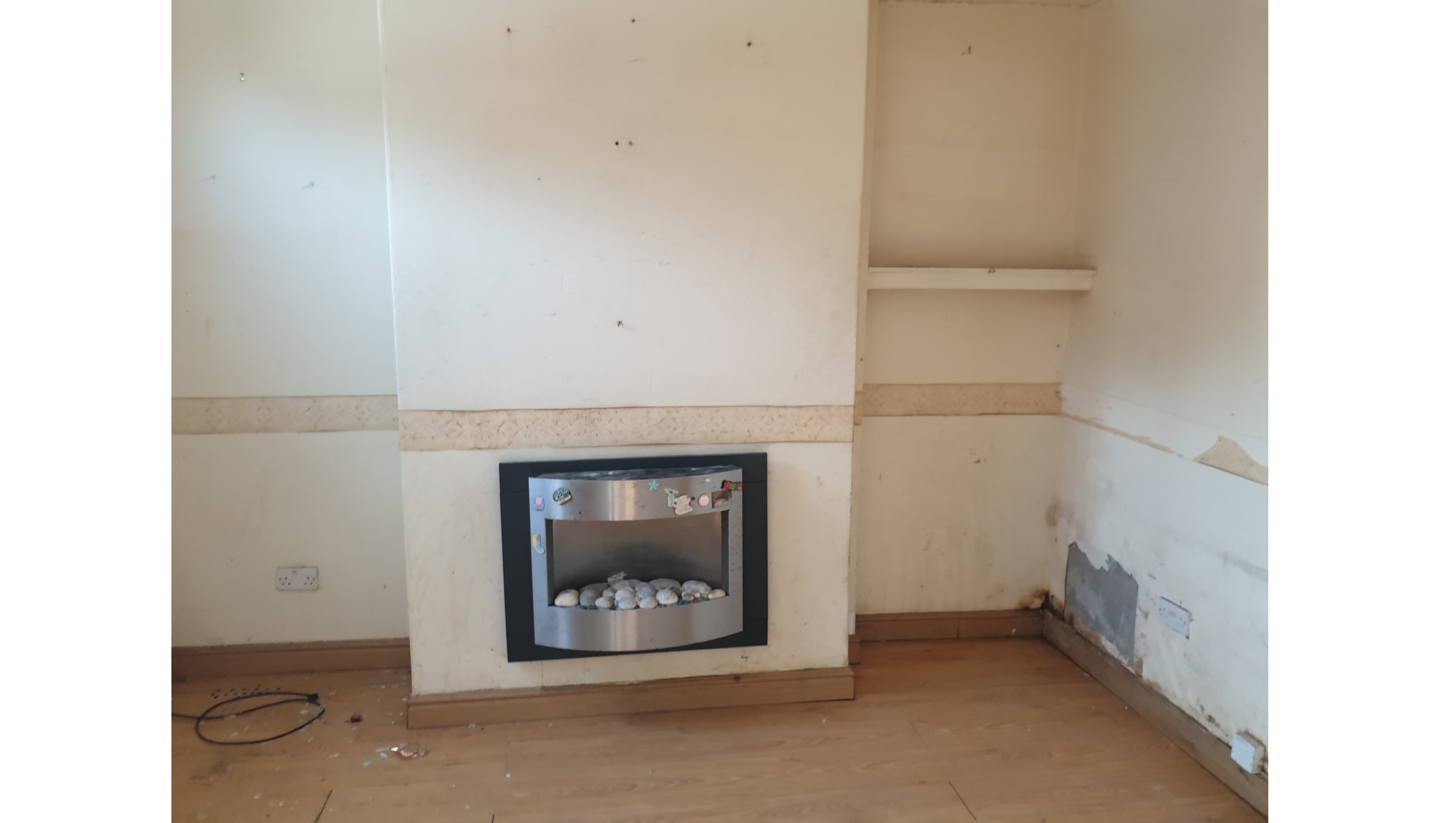 VACANT - Freehold Mid Terrace House 