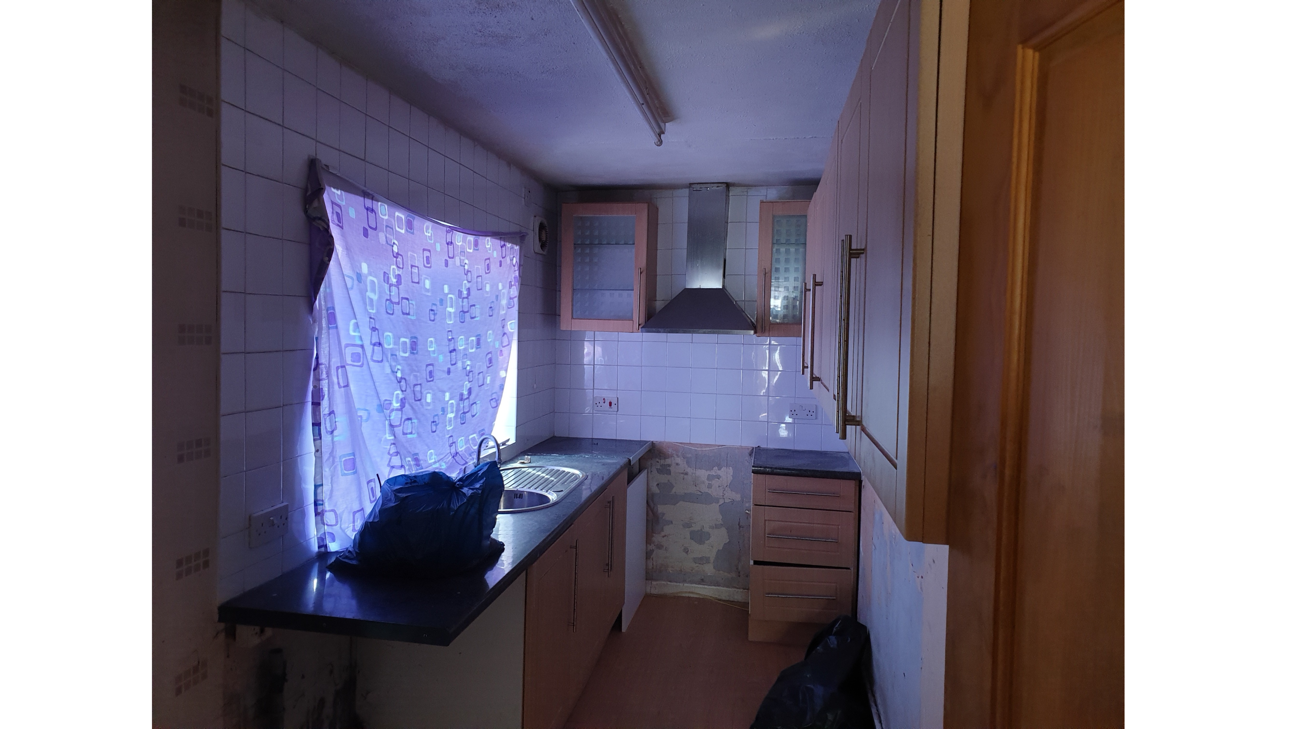 VACANT - Freehold Mid Terrace House 