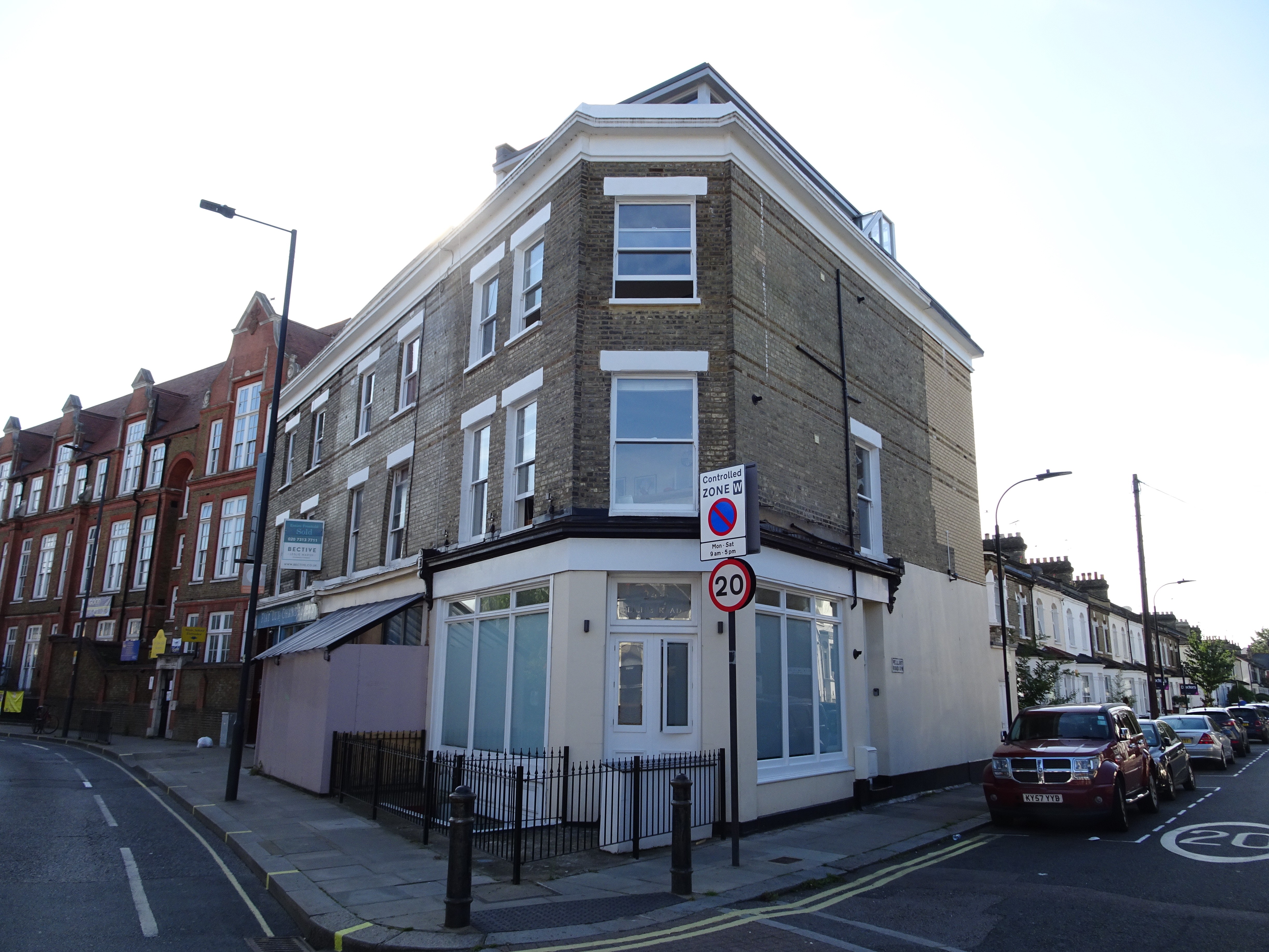 VACANT - Long Leasehold (Share of Freehold) Self Contained Third Floor Flat