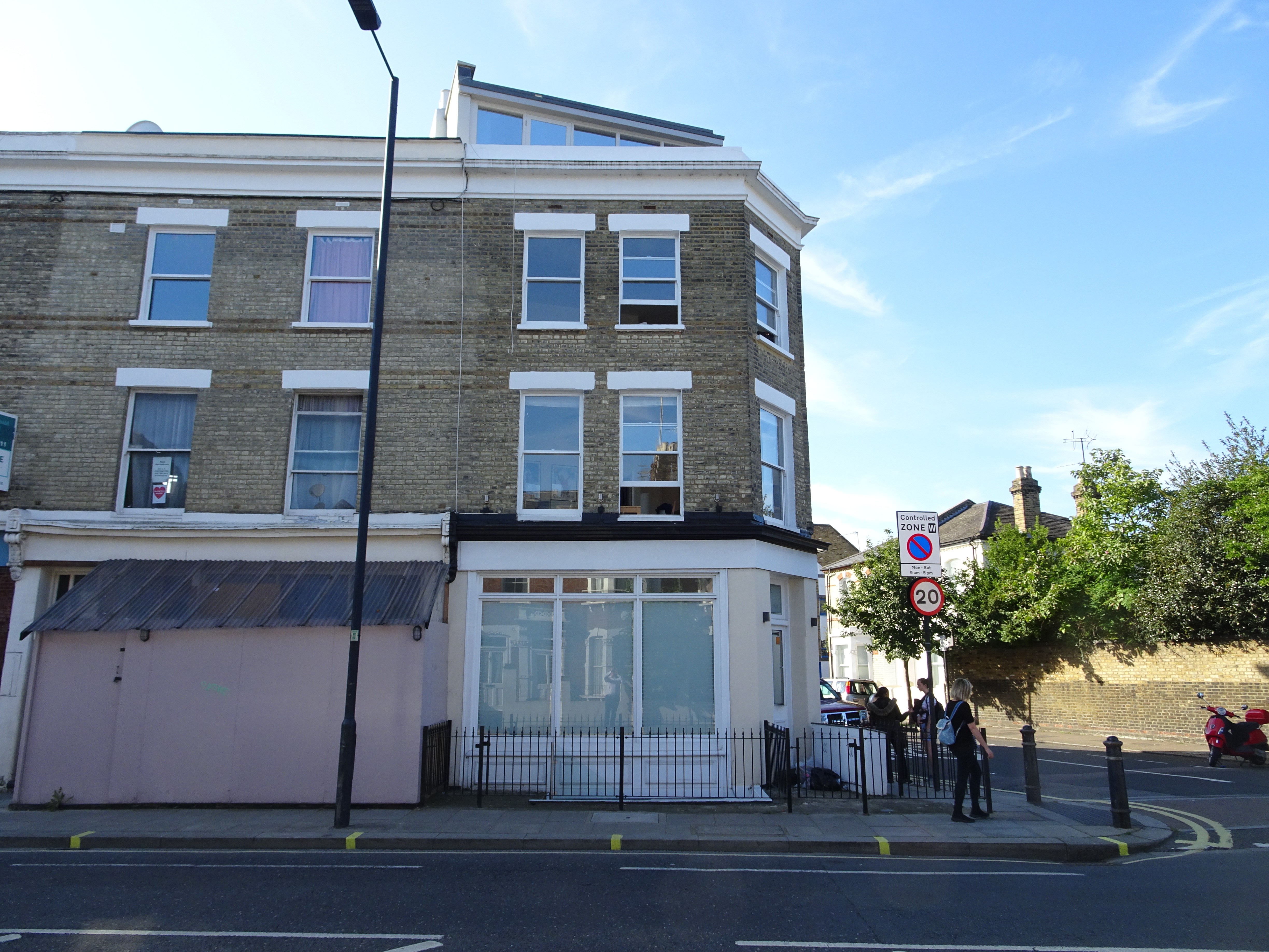 VACANT - Long Leasehold (Share of Freehold) Self Contained Third Floor Flat