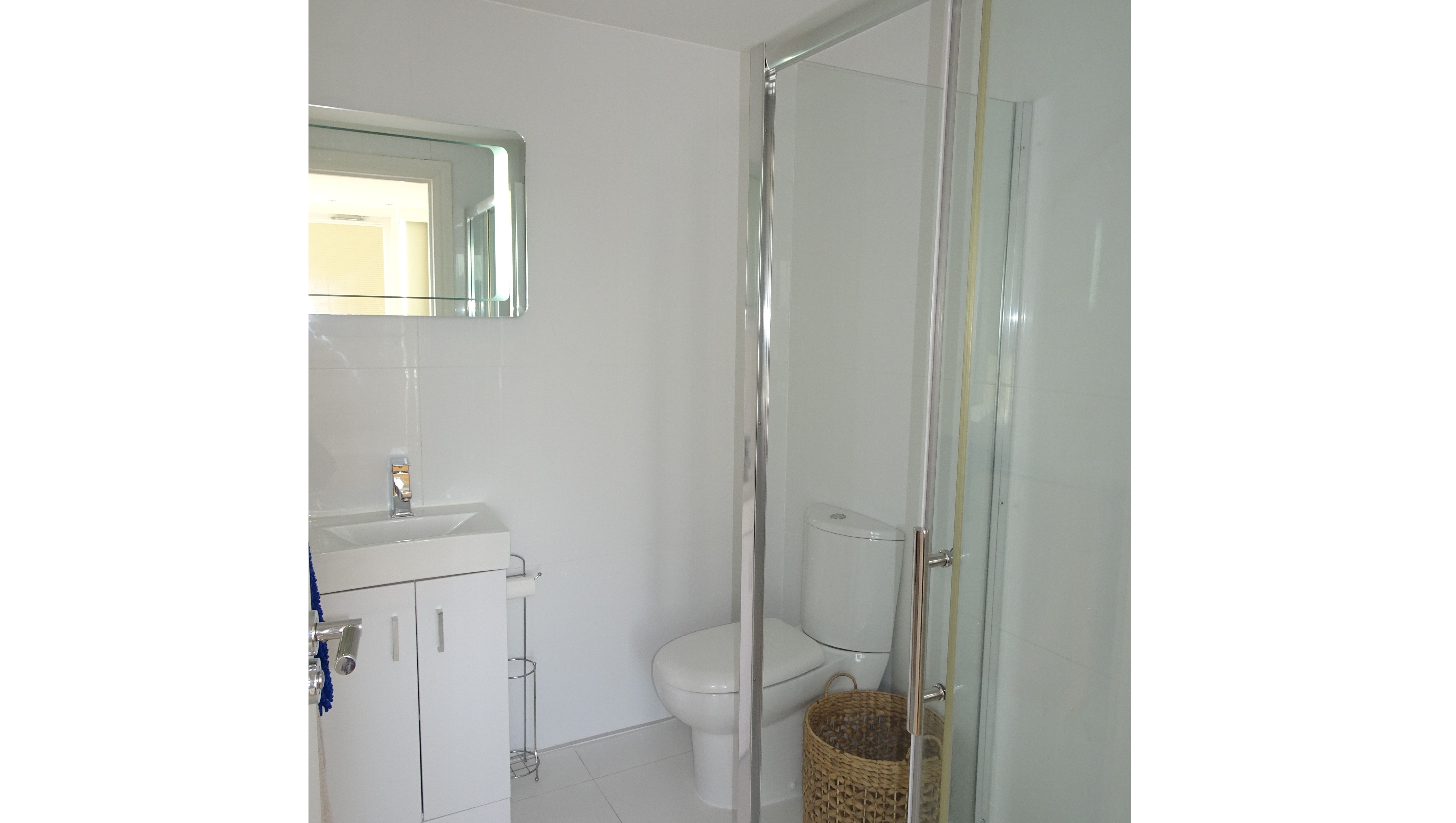 VACANT - Long Leasehold (Share of Freehold) Self Contained Third Floor Flat