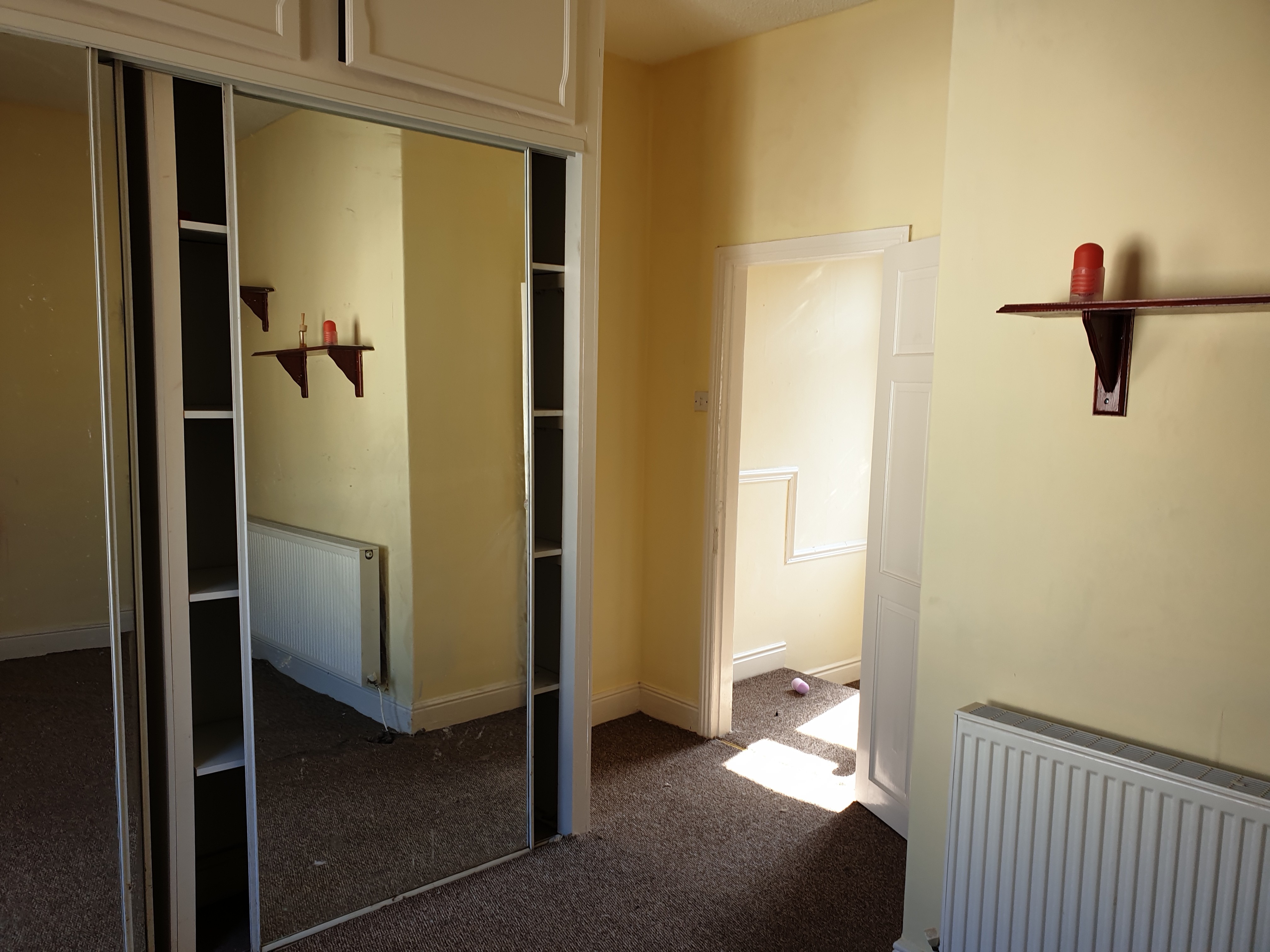 VACANT - Freehold Mid Terrace House 