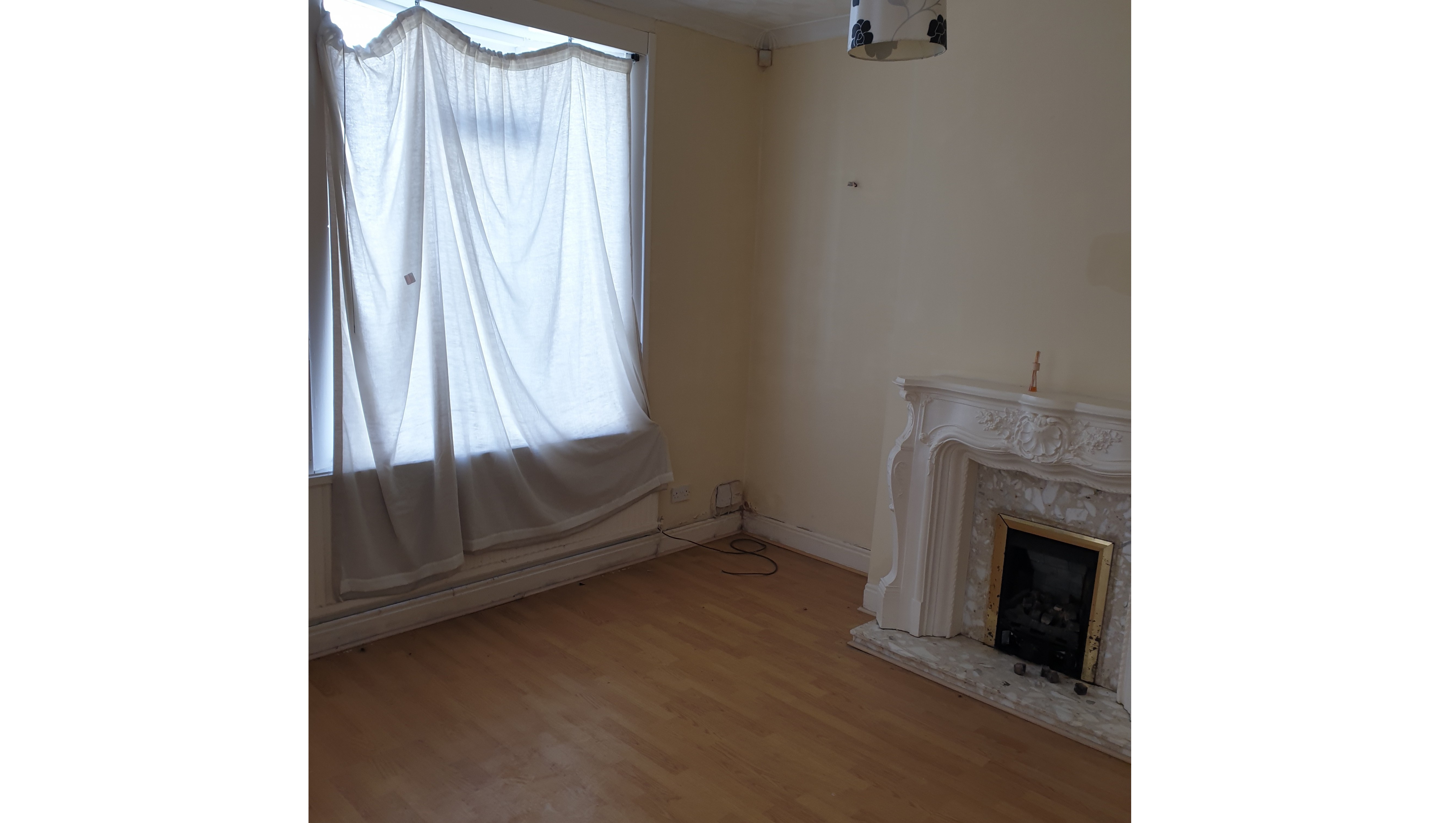 VACANT - Freehold Mid Terrace House 
