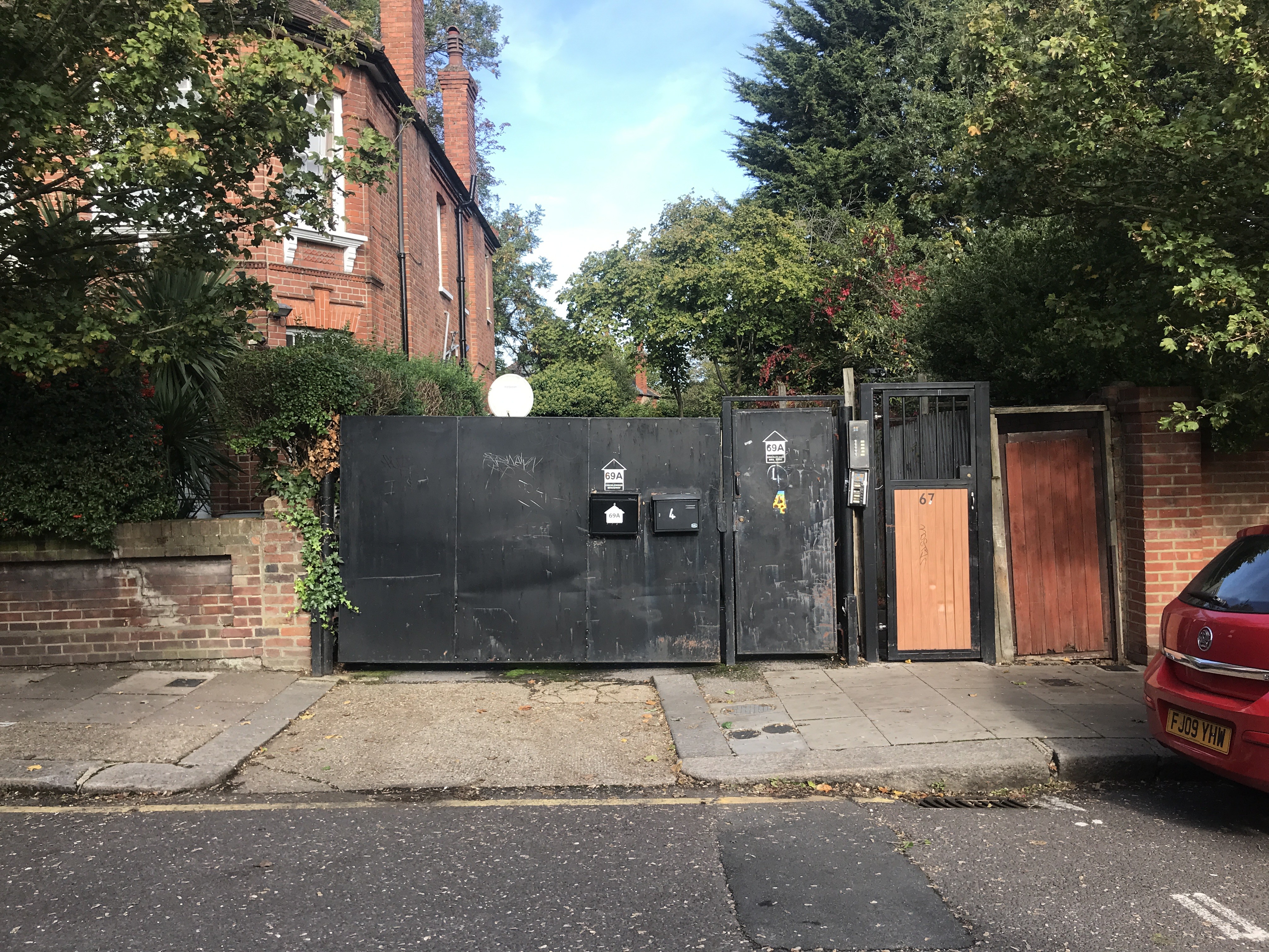 INVESTMENT - Freehold Mid Terrace Building