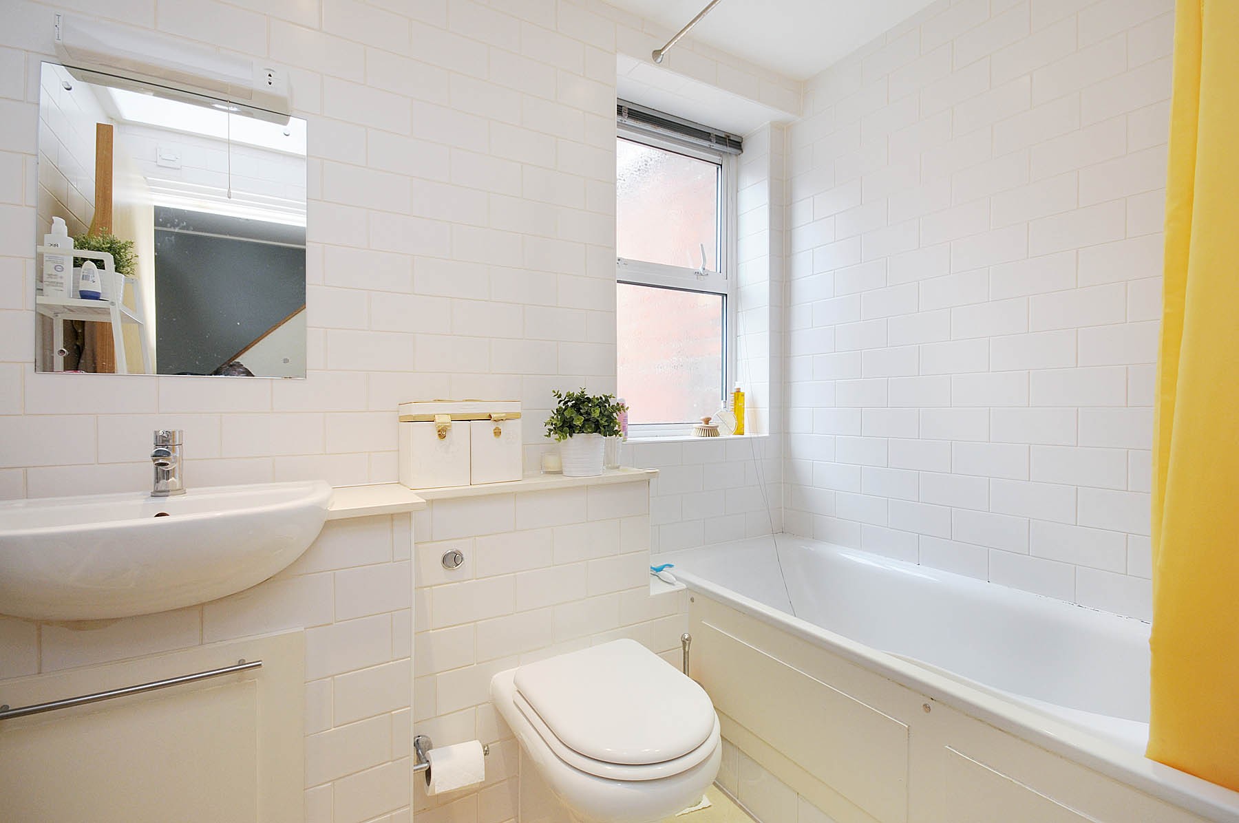 INVESTMENT - Freehold Mid Terrace Building
