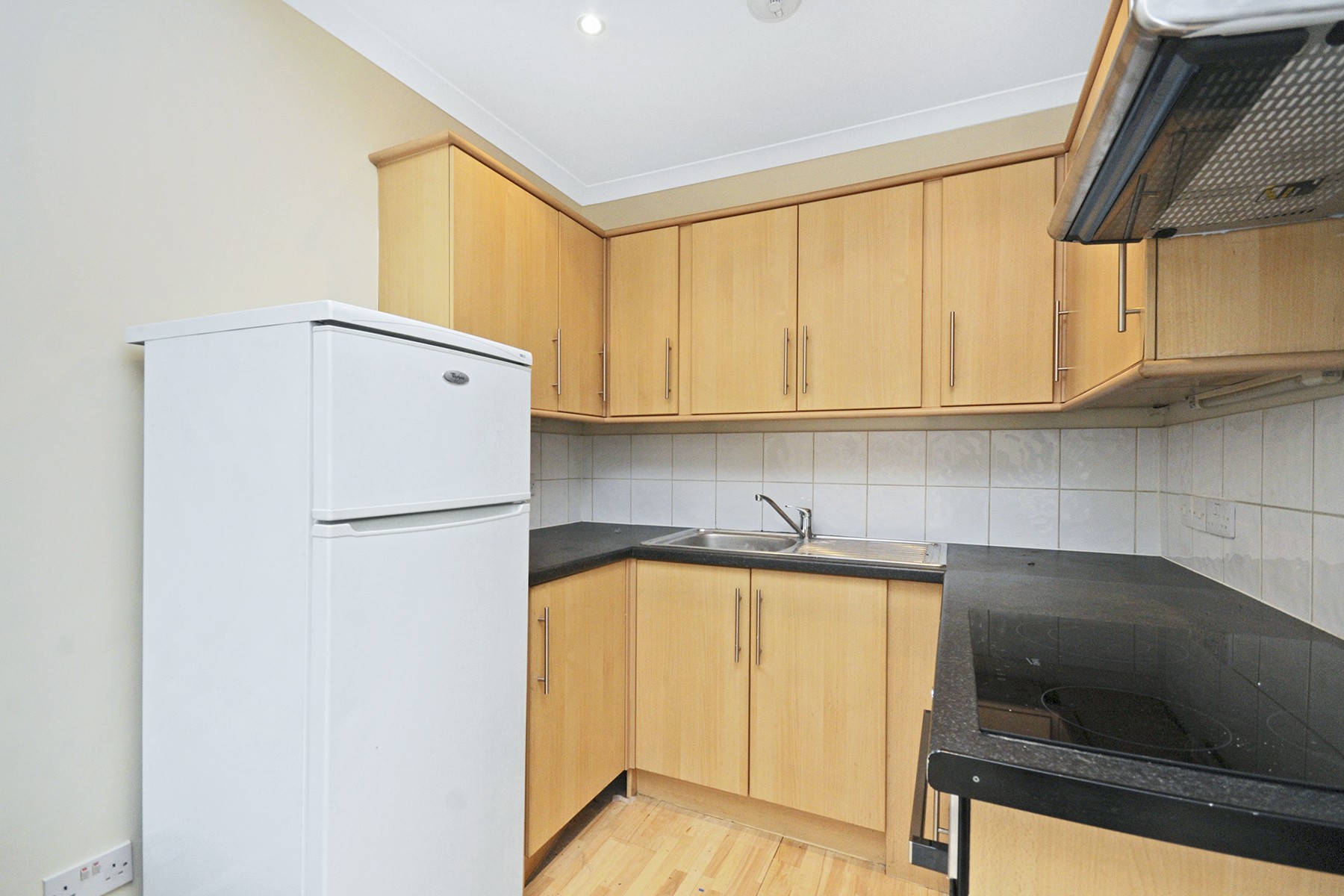INVESTMENT - Freehold Mid Terrace Building