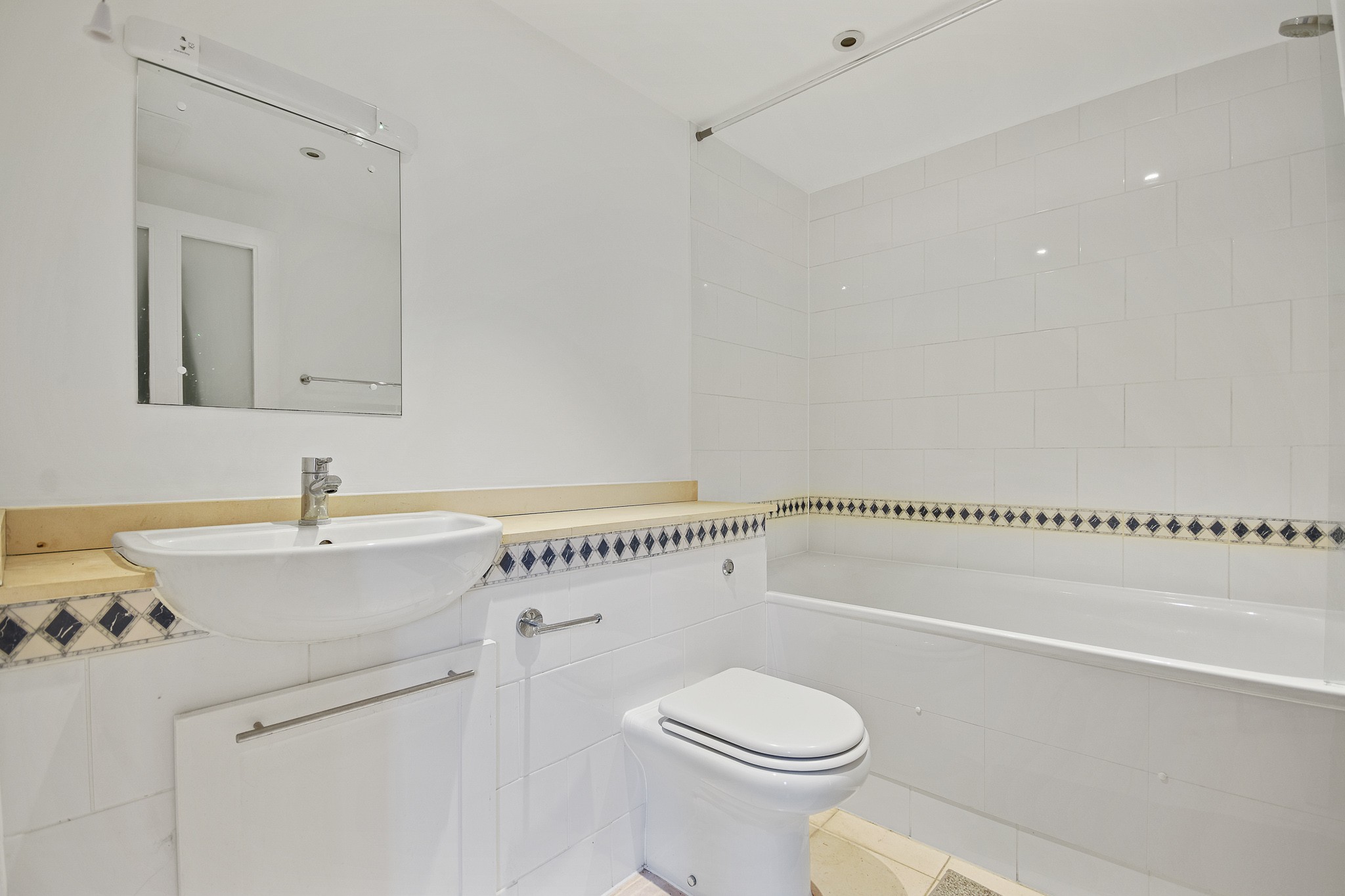 INVESTMENT - Freehold Mid Terrace Building