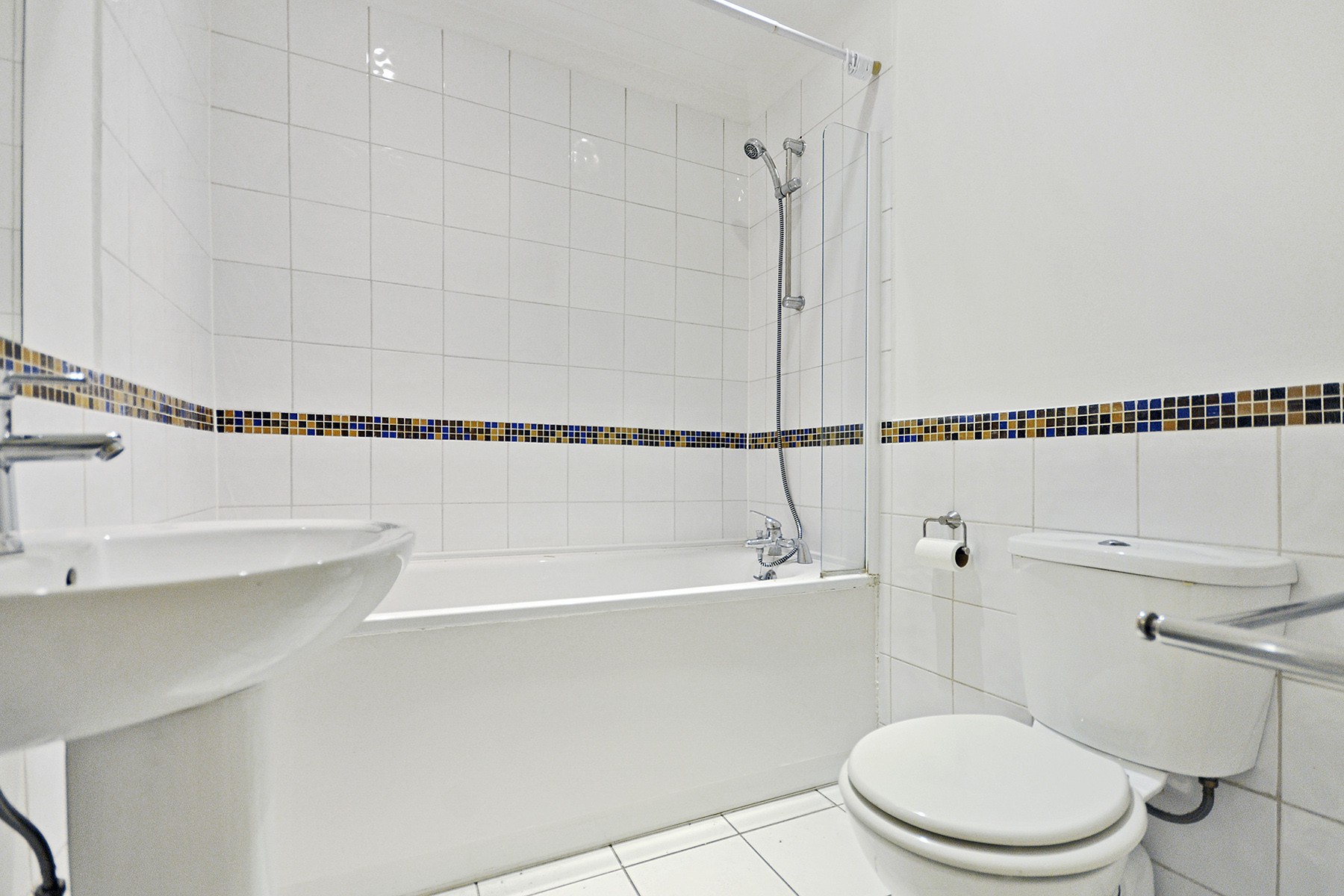 INVESTMENT - Freehold Mid Terrace Building