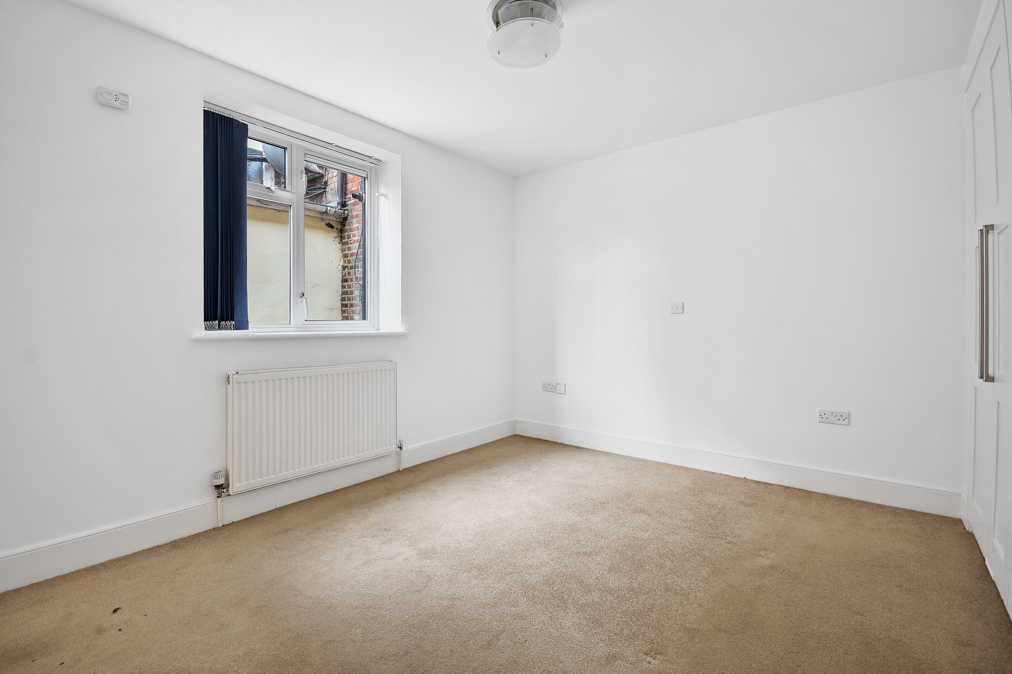 INVESTMENT - Freehold Mid Terrace Building