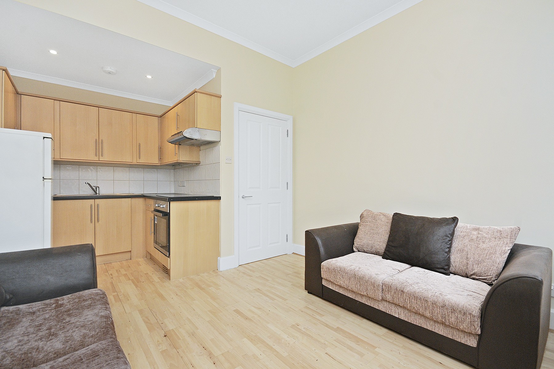 INVESTMENT - Freehold Mid Terrace Building