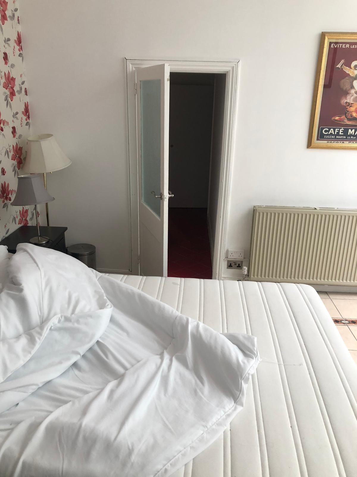 VACANT - Leasehold Self Contained Lower Ground Floor Flat