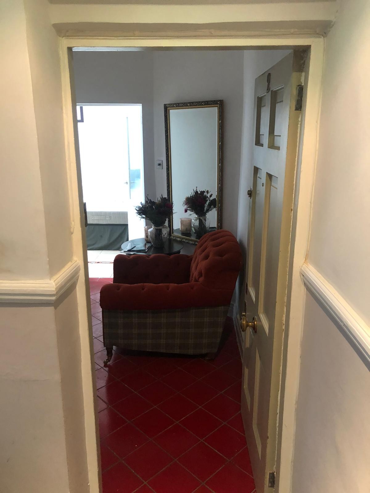 VACANT - Leasehold Self Contained Lower Ground Floor Flat