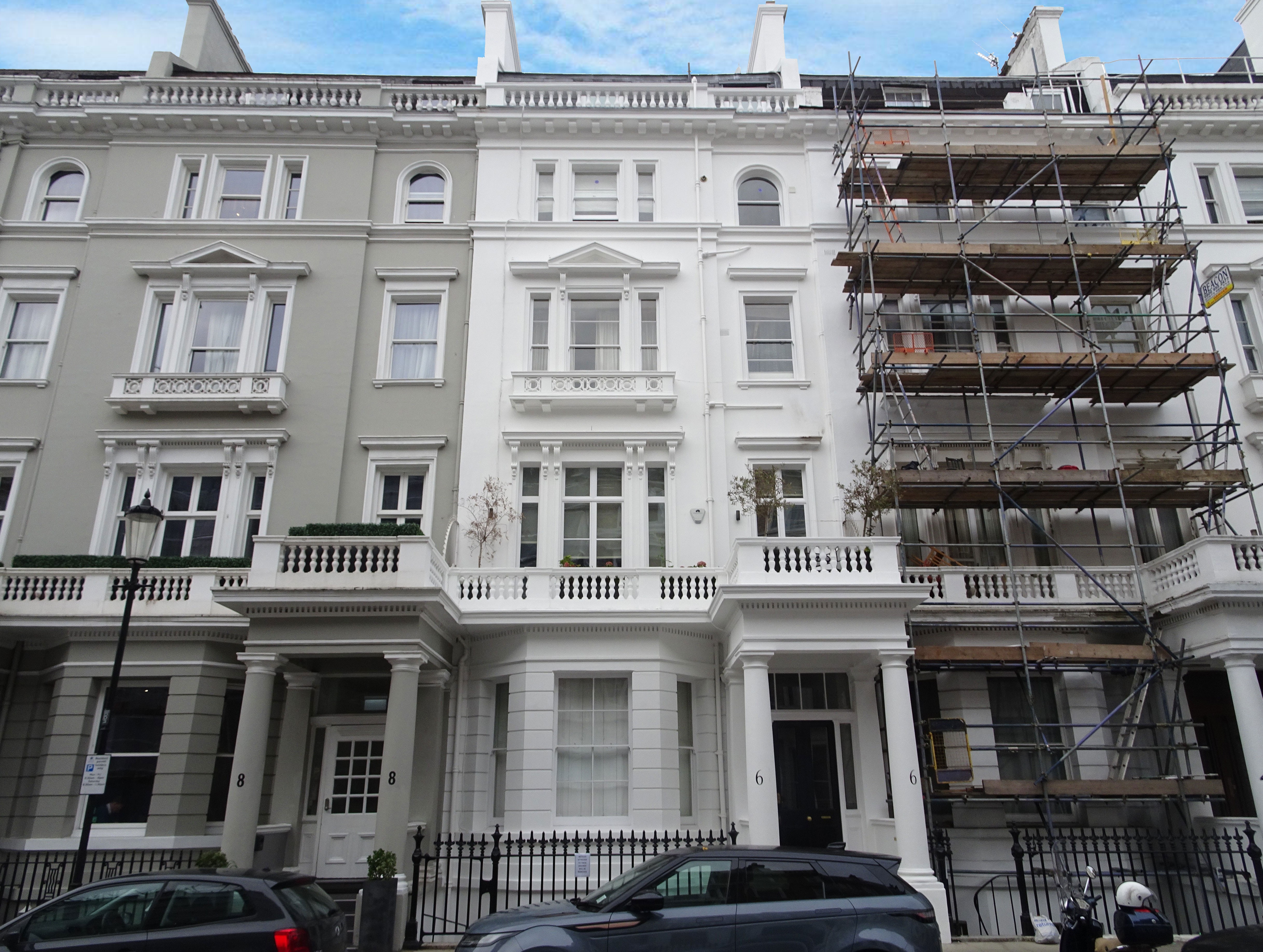 VACANT - Leasehold Self Contained Lower Ground Floor Flat