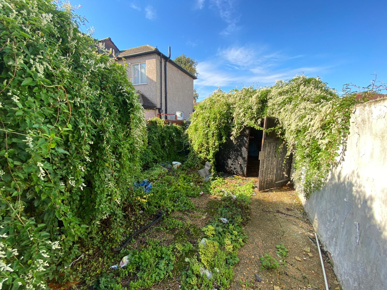 VACANT - Freehold Site and Garage
