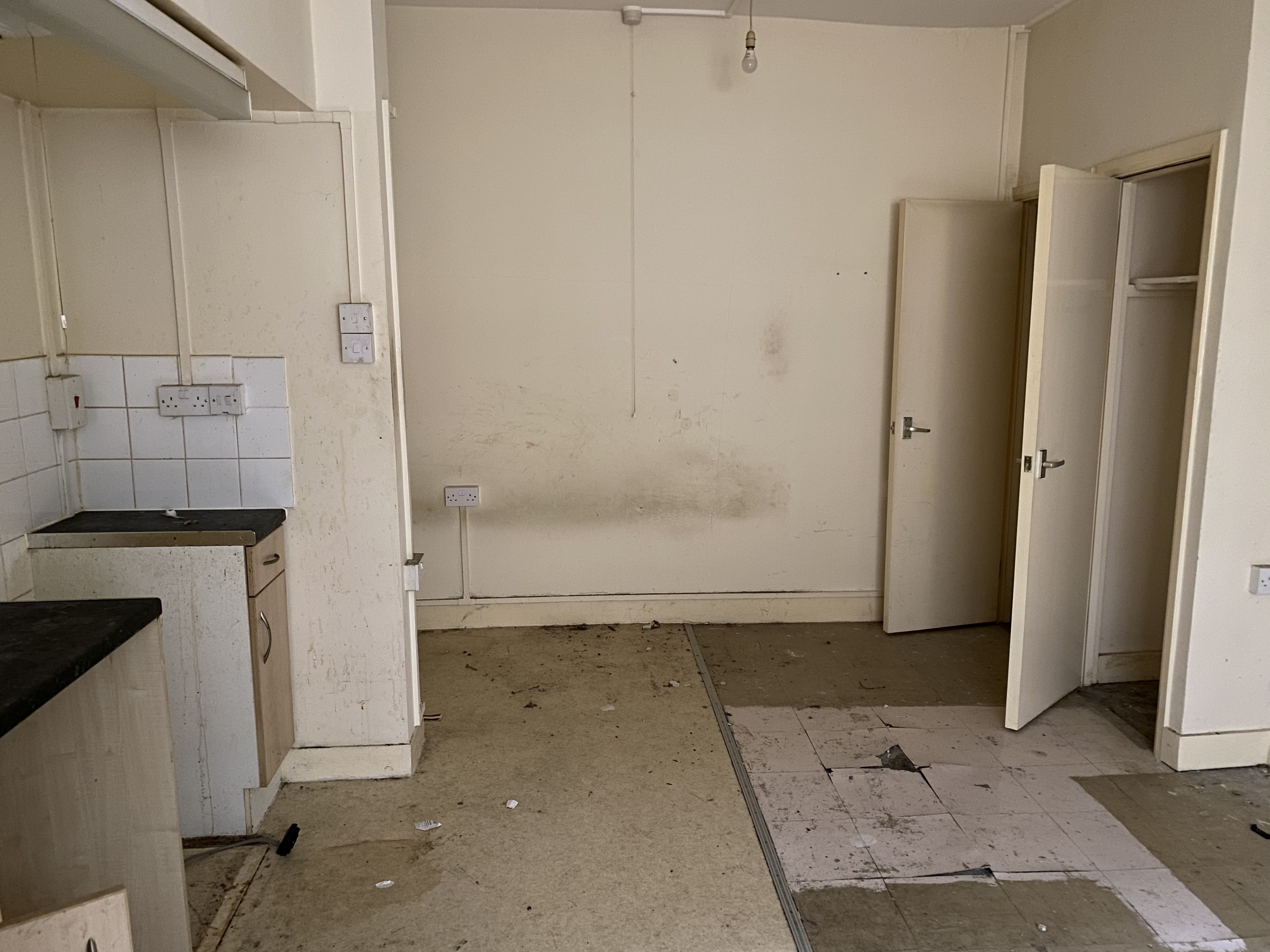 VACANT - Leasehold Self Contained Lower Ground Floor Flat