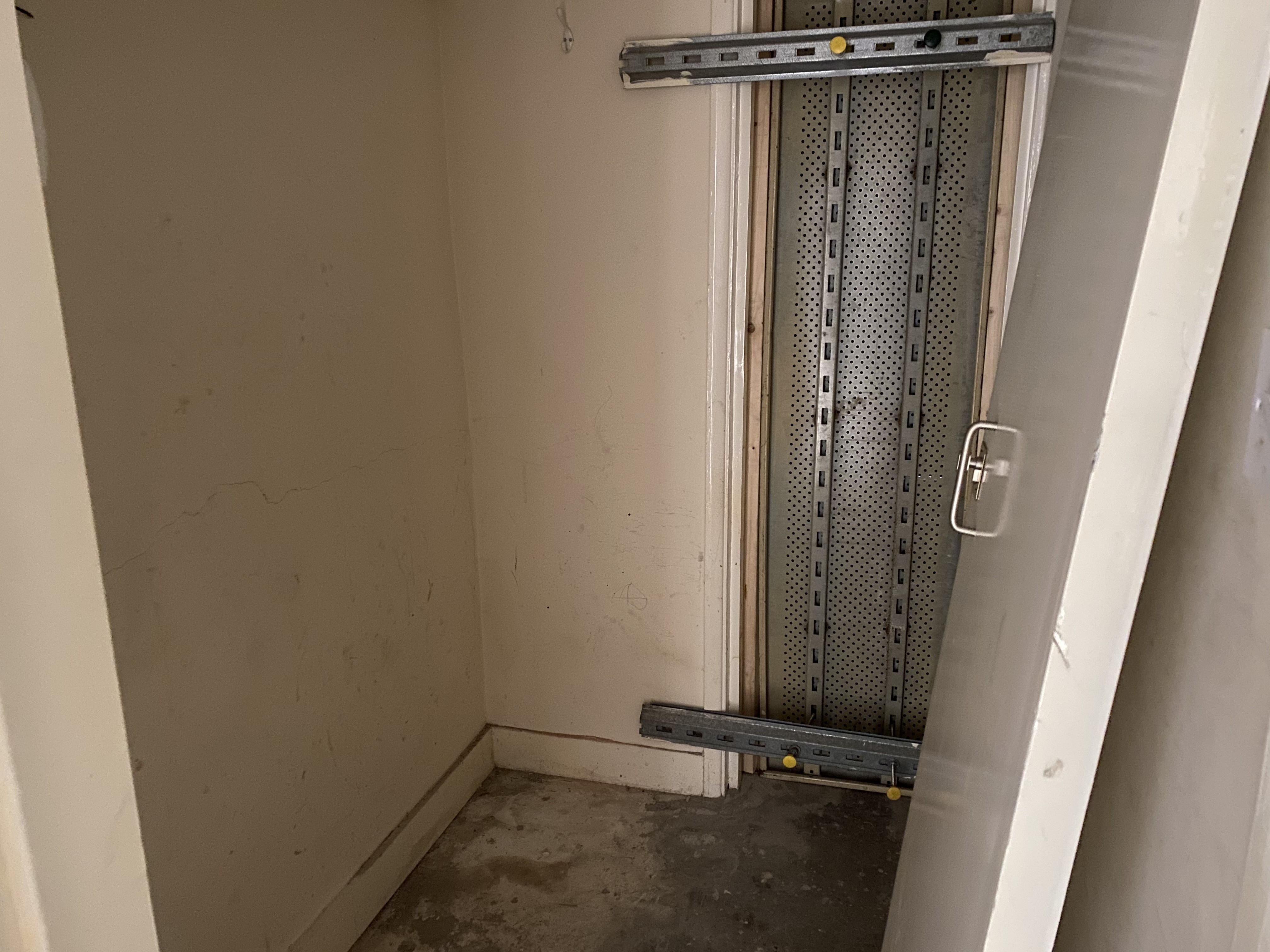 VACANT - Leasehold Self Contained Lower Ground Floor Flat