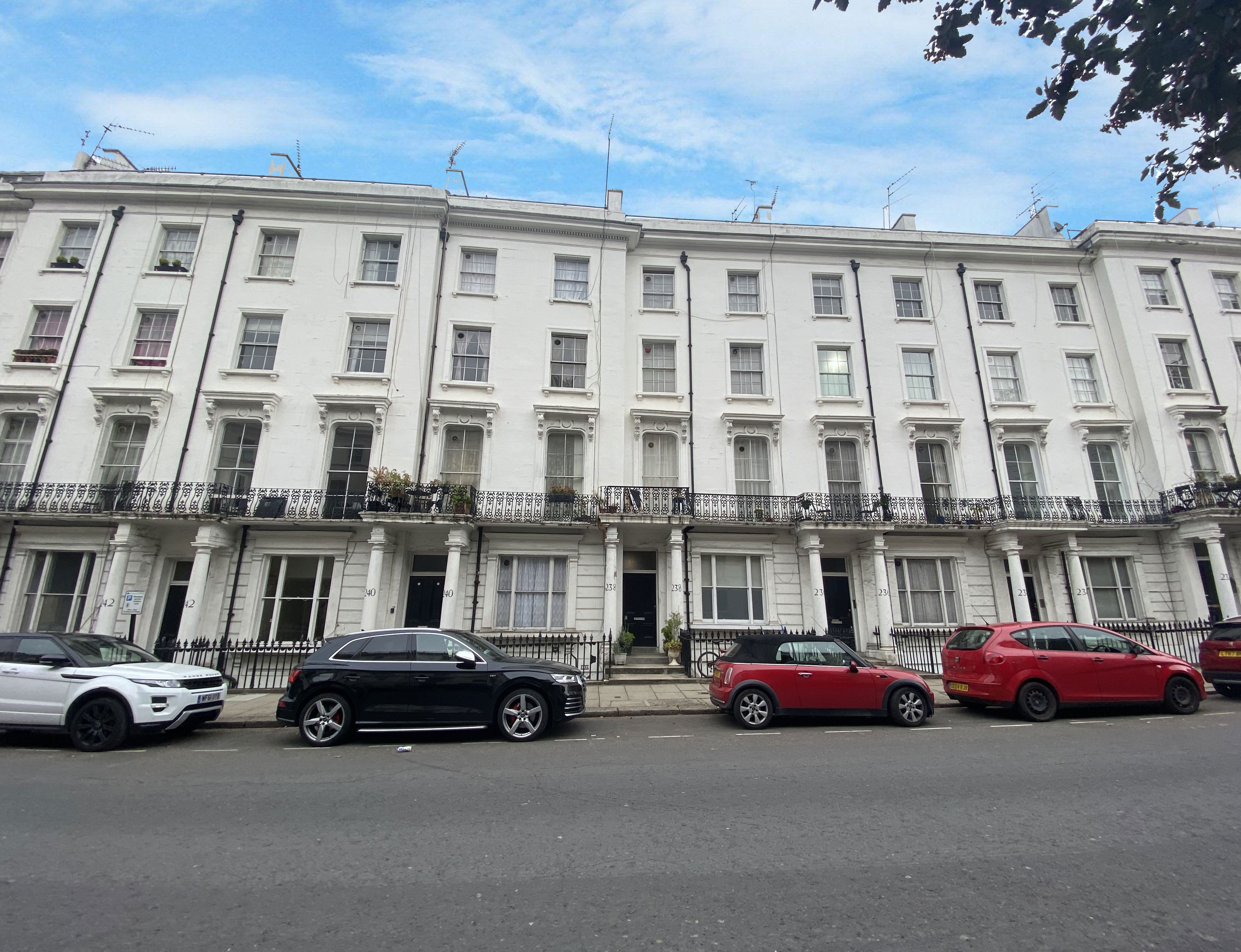 VACANT - Leasehold Self Contained Lower Ground Floor Flat