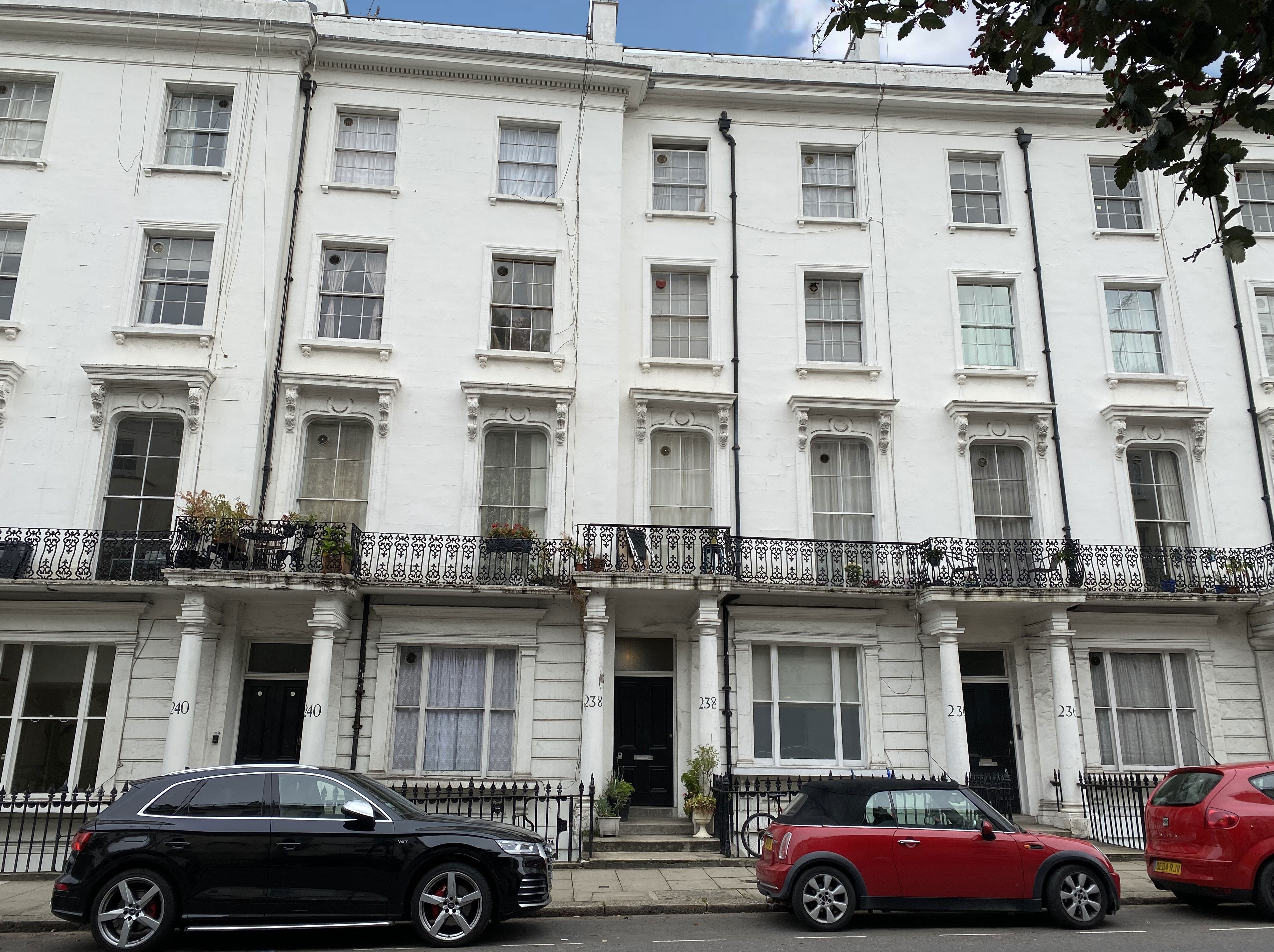 VACANT - Leasehold Self Contained Lower Ground Floor Flat