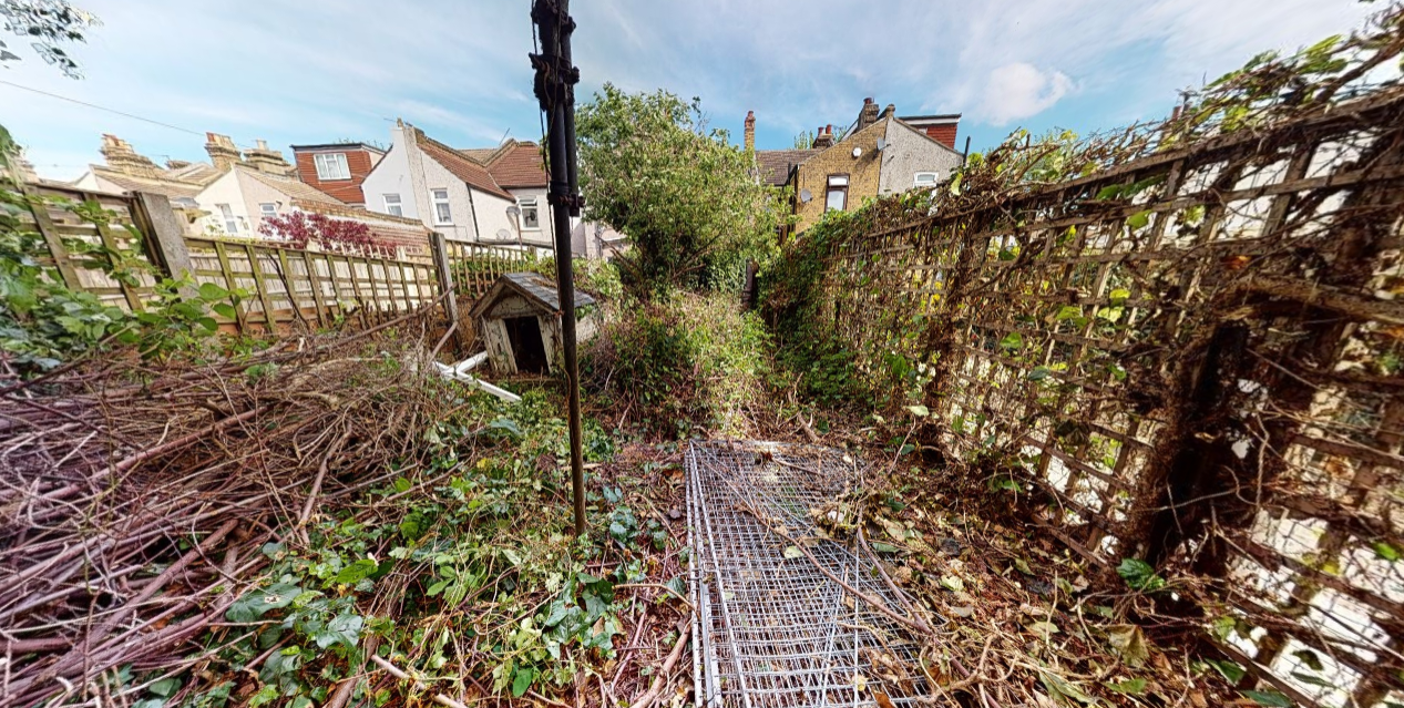 VACANT - Freehold Mid Terrace House 