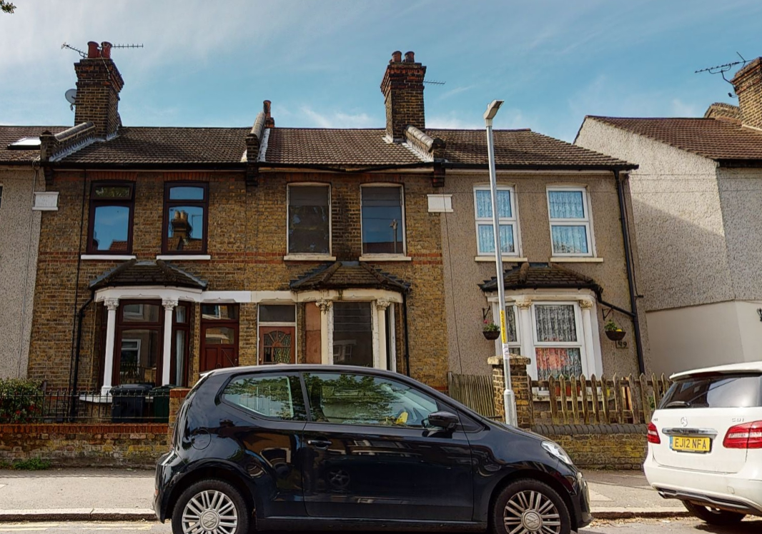 VACANT - Freehold Mid Terrace House 