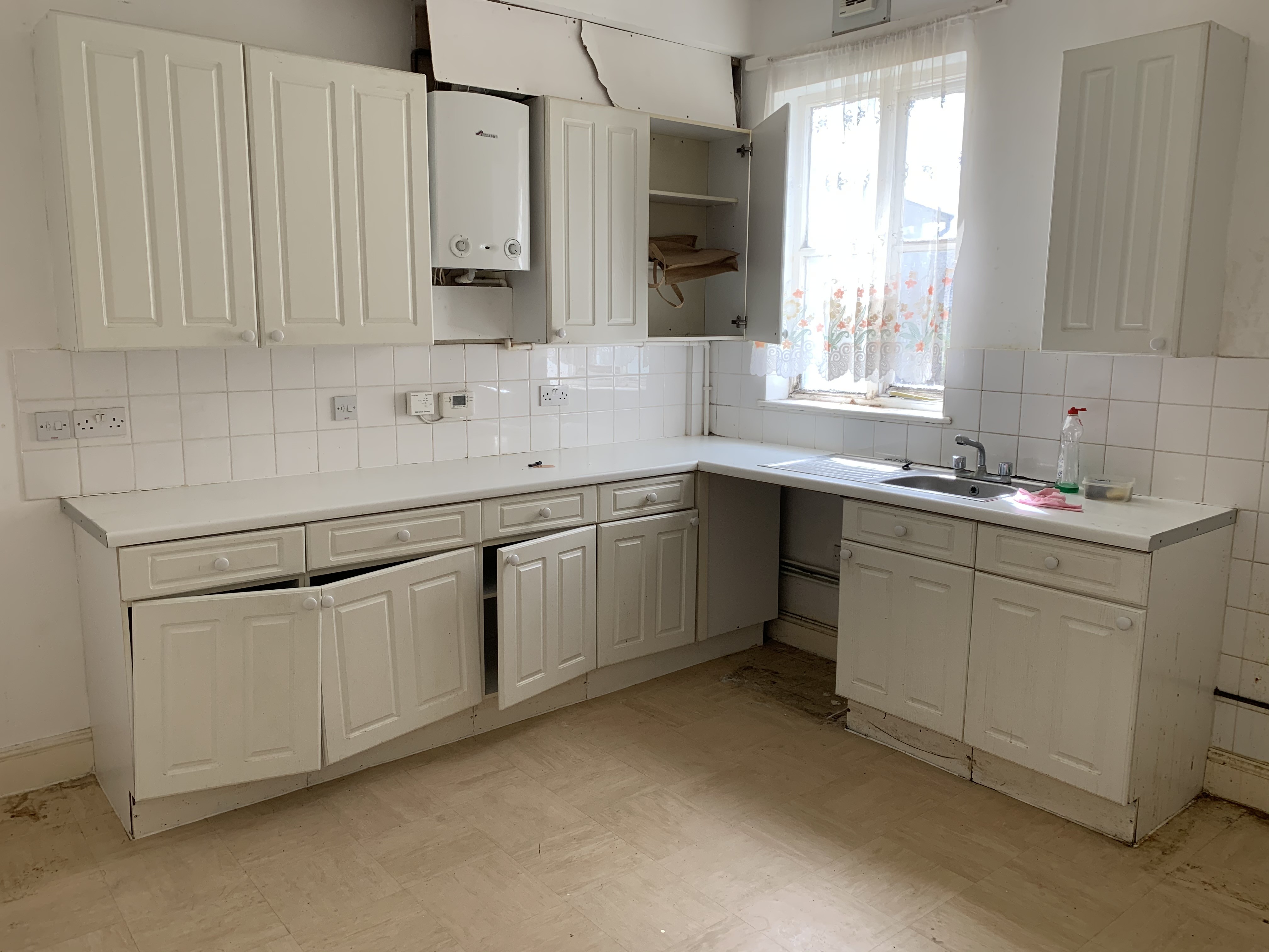 VACANT - Leasehold self contained First Floor Flat