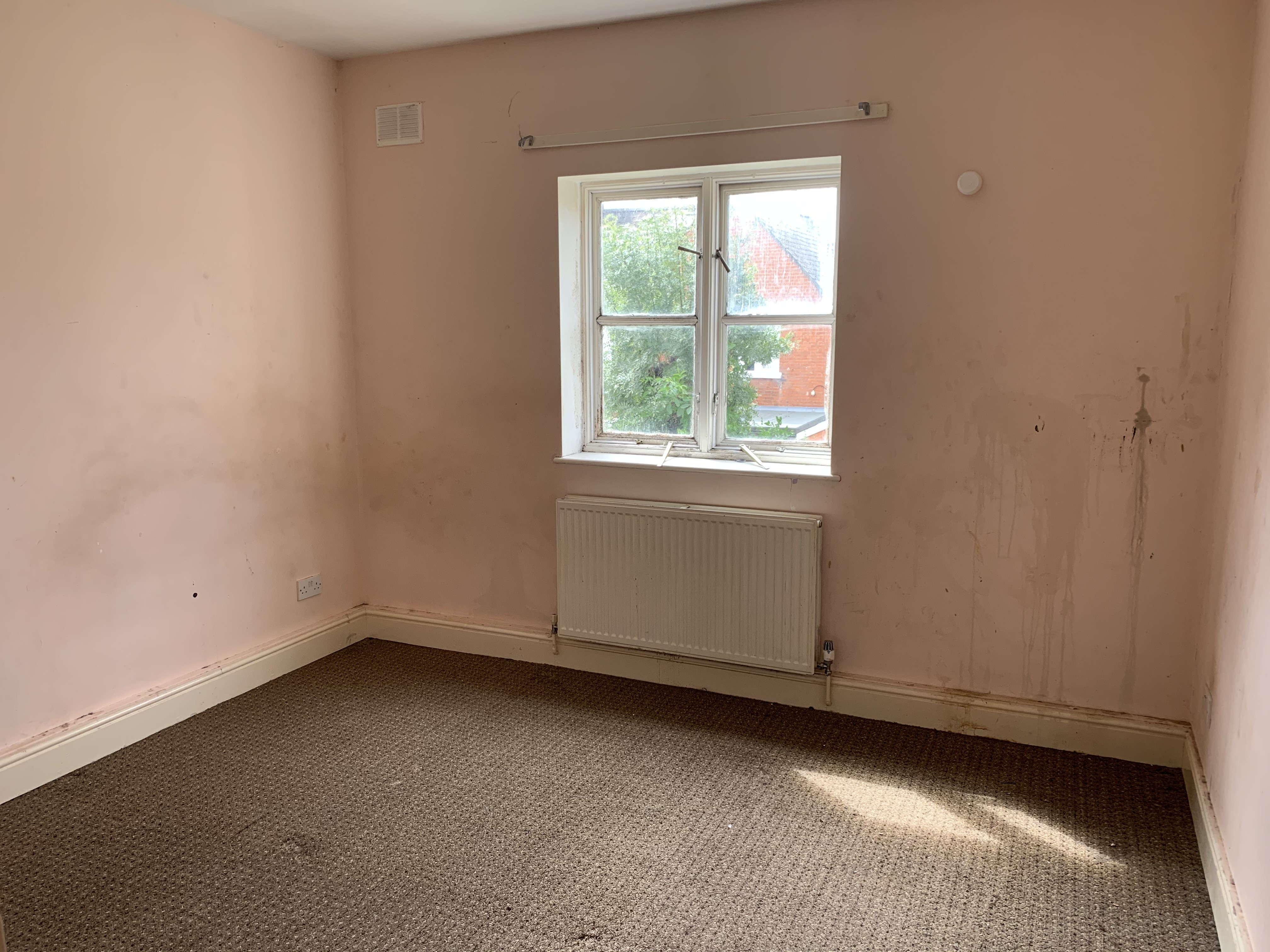VACANT - Leasehold self contained First Floor Flat