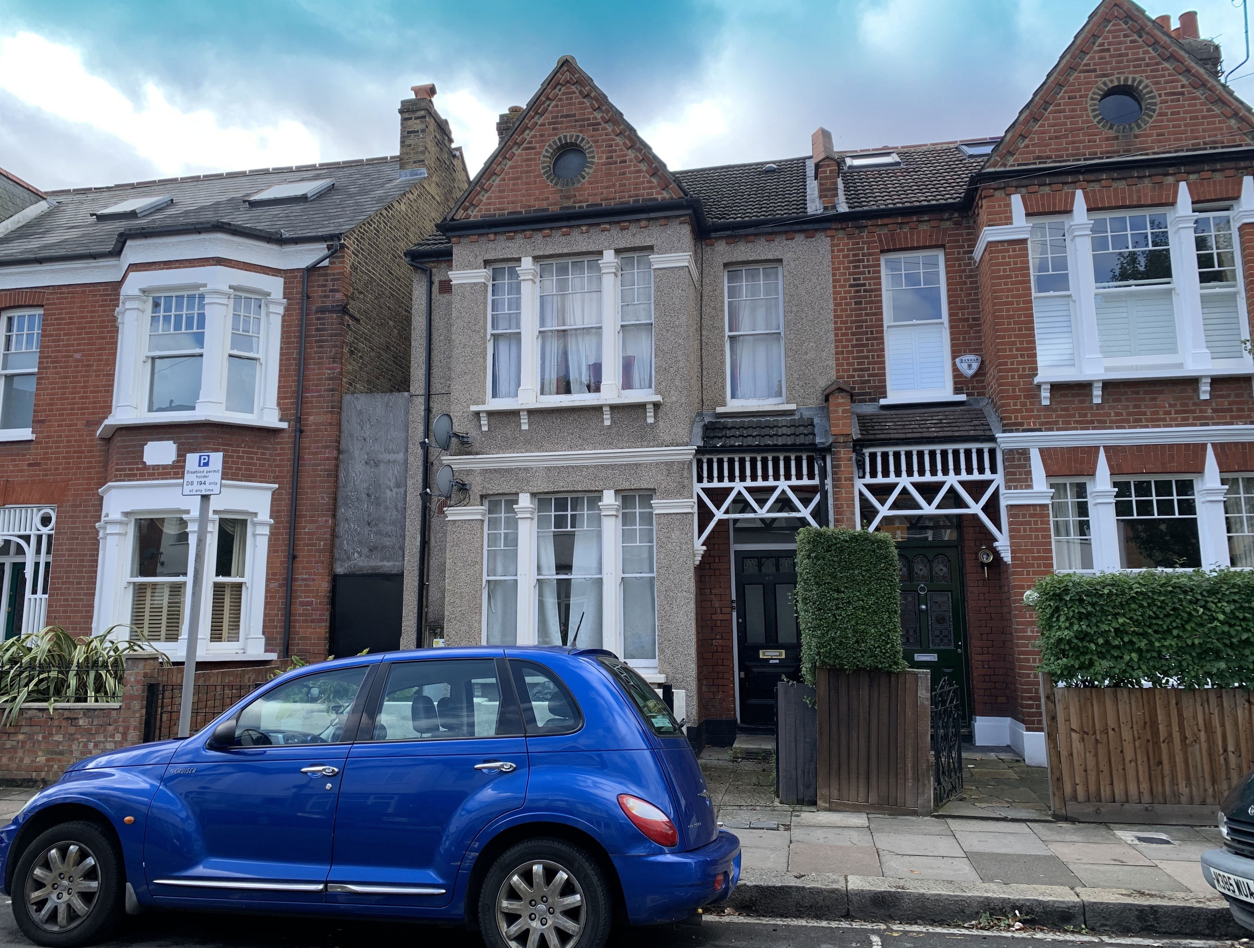 VACANT - Leasehold self contained First Floor Flat