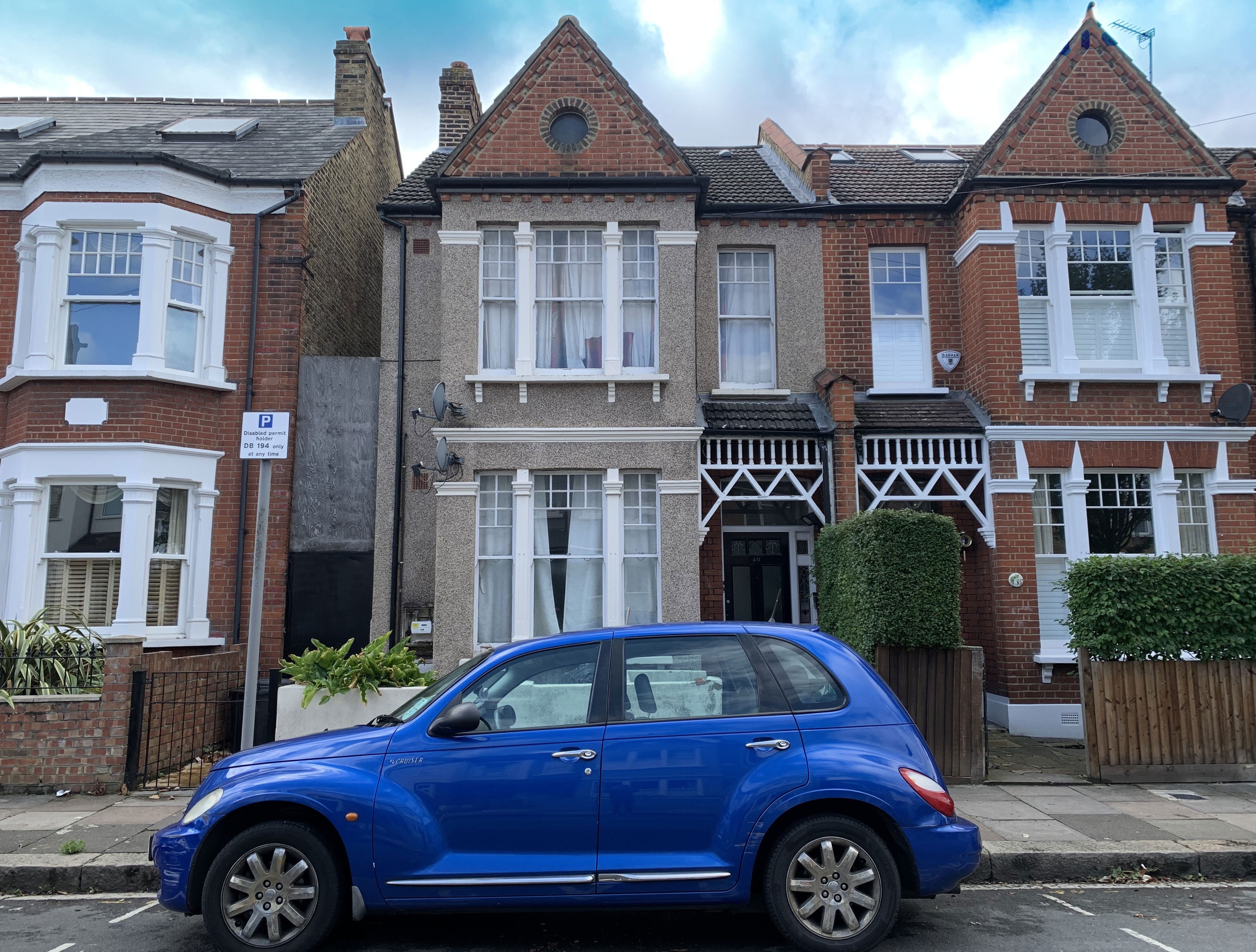 VACANT - Leasehold self contained First Floor Flat