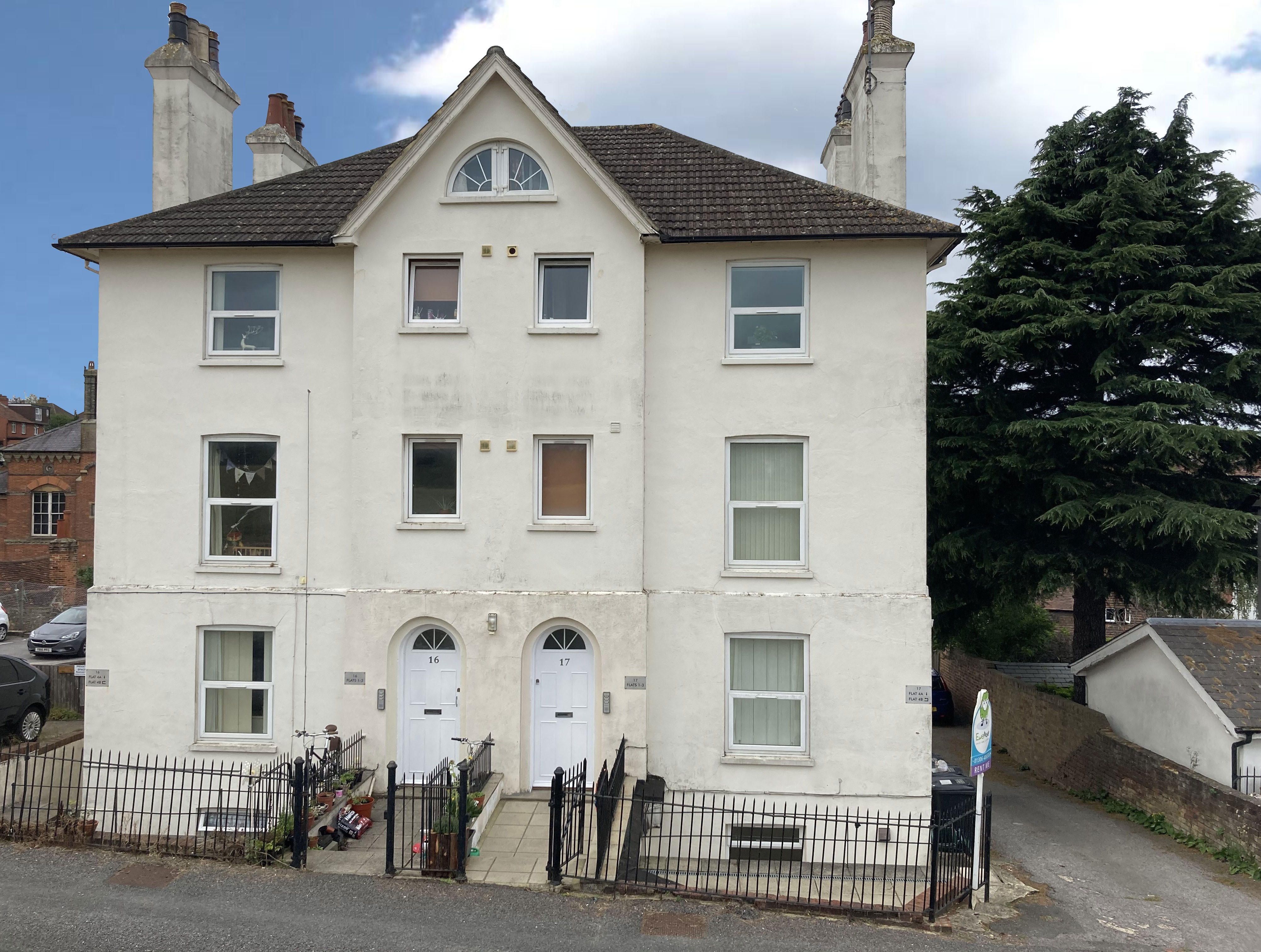 VACANT - Leasehold Lower Ground Floor Flat