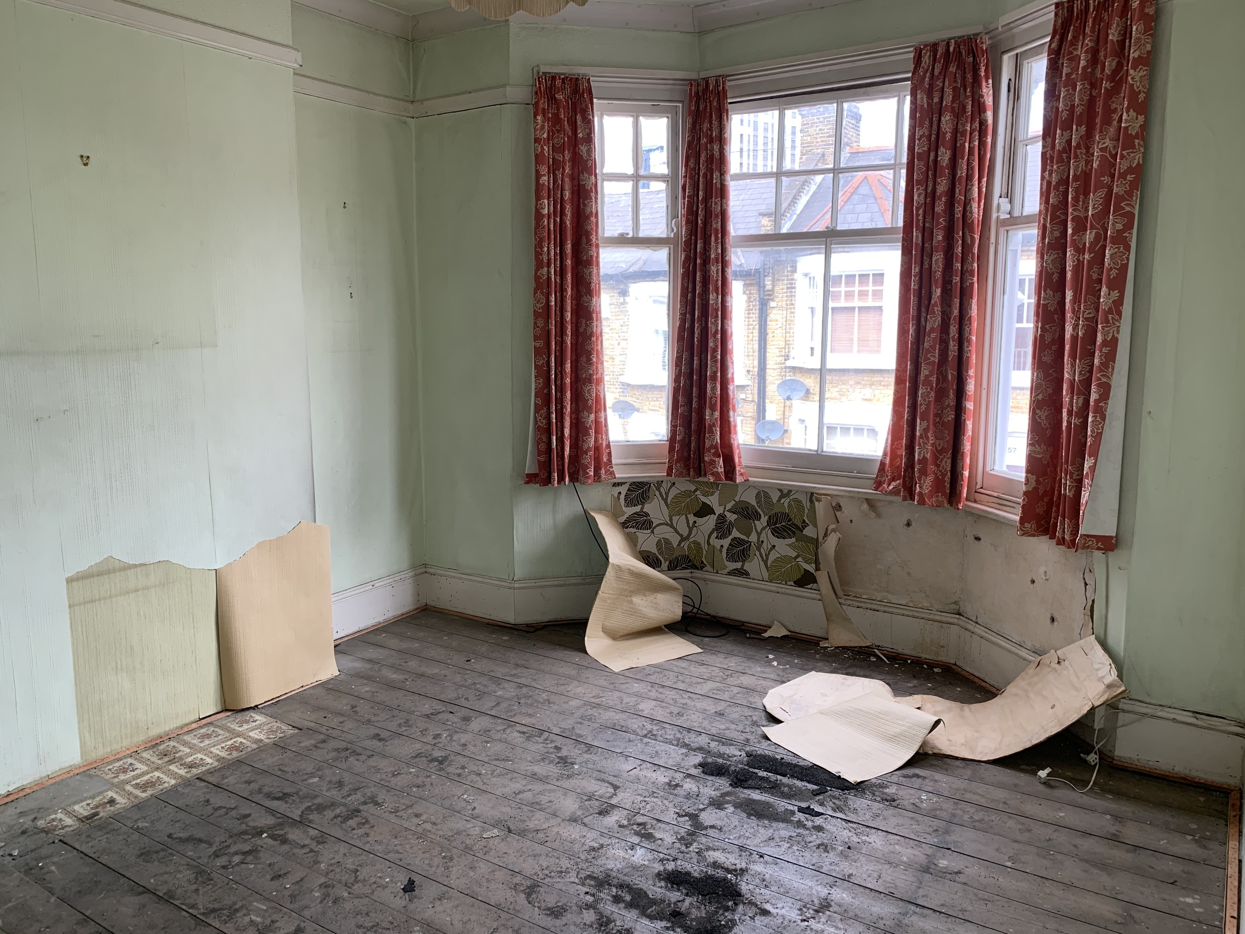 VACANT - Leasehold Self Contained First Floor Flat