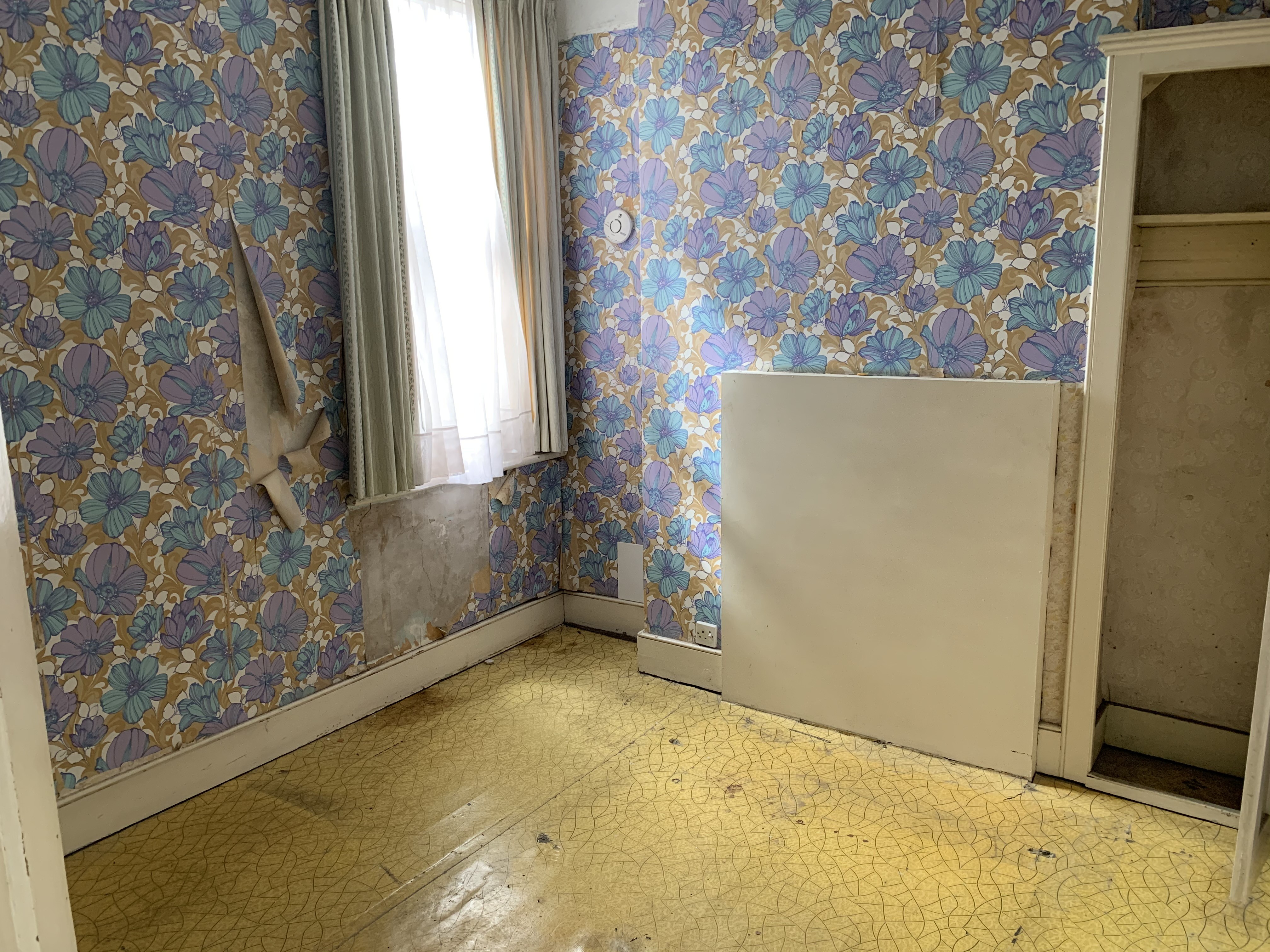 VACANT - Leasehold Self Contained First Floor Flat
