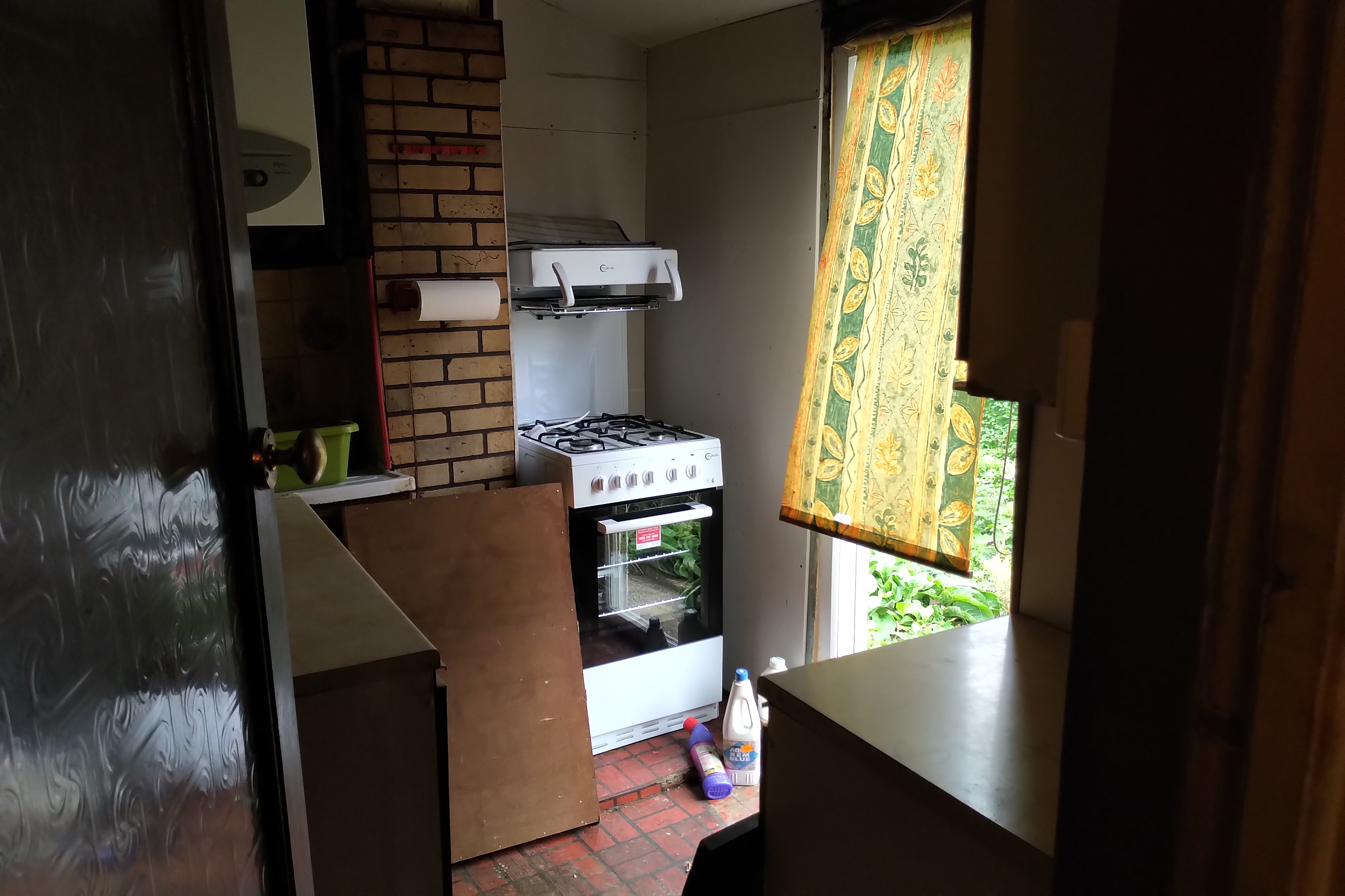 VACANT - Freehold End of Terrace House 