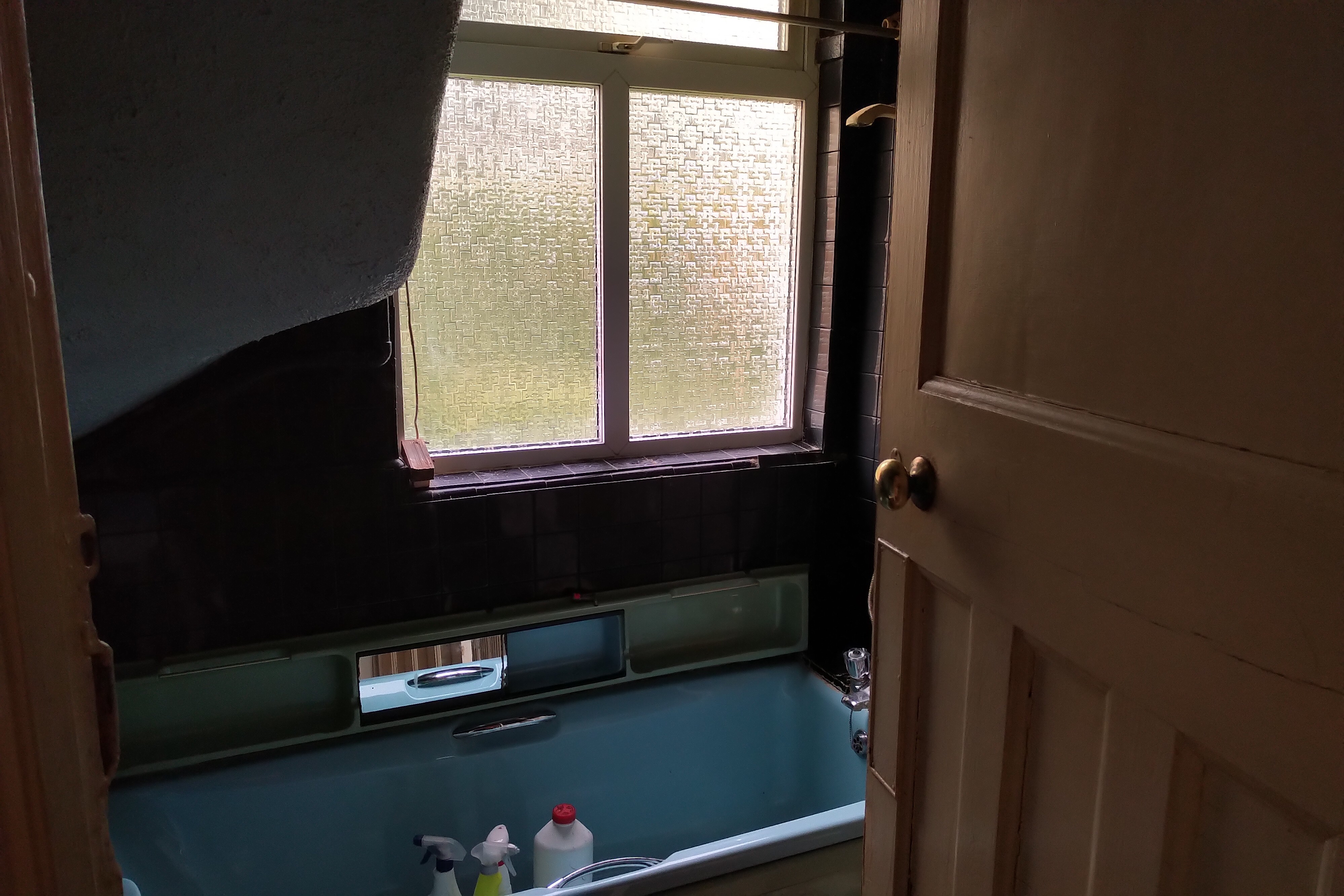 VACANT - Freehold End of Terrace House 